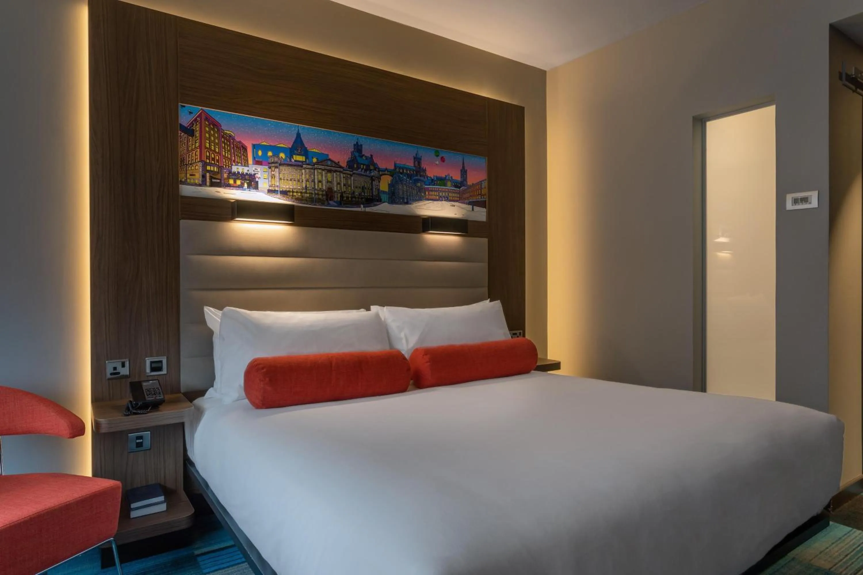 Photo of the whole room, Bed in Aloft Dublin City