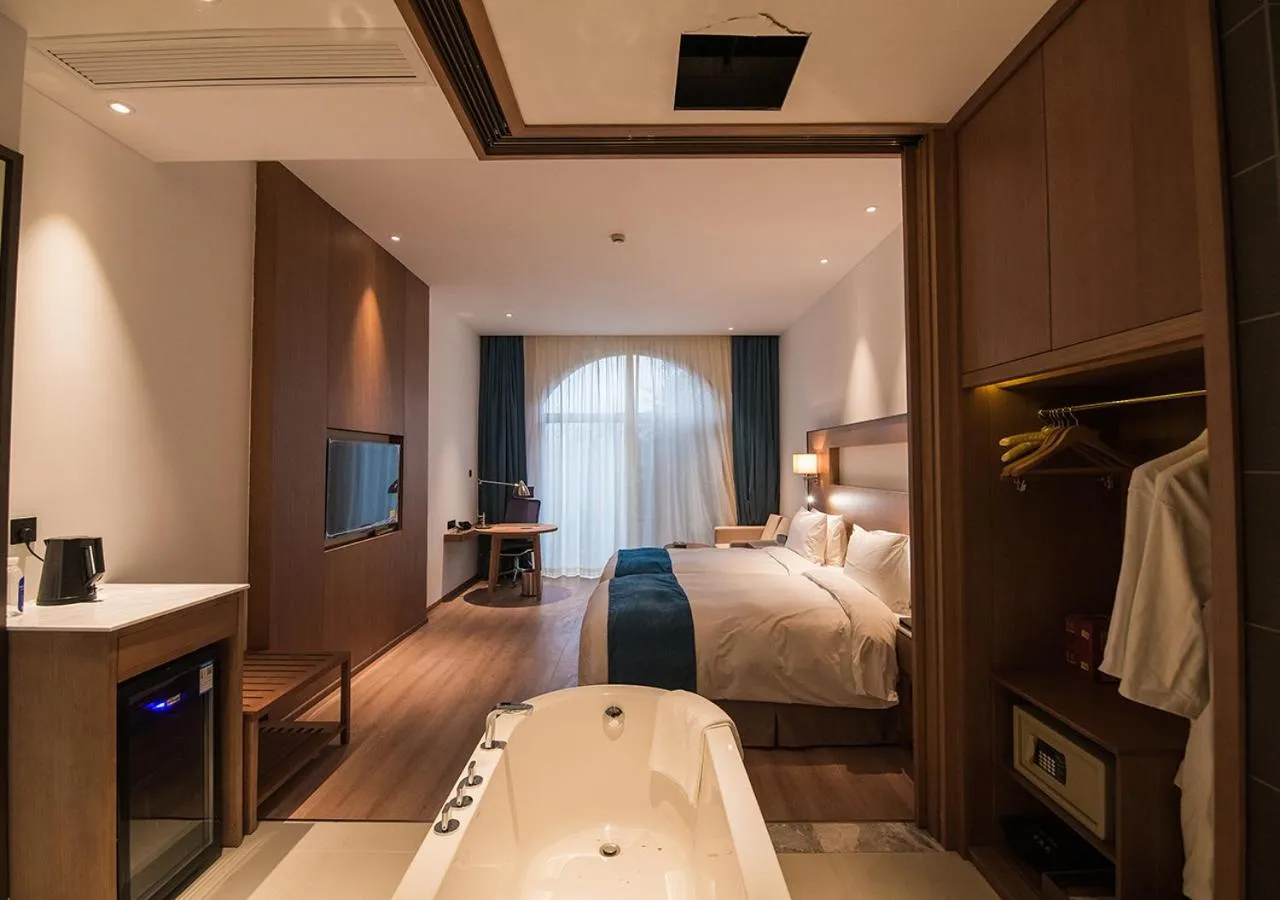 Photo of the whole room, Bed in Novotel Suzhou Tai Lake Santeh