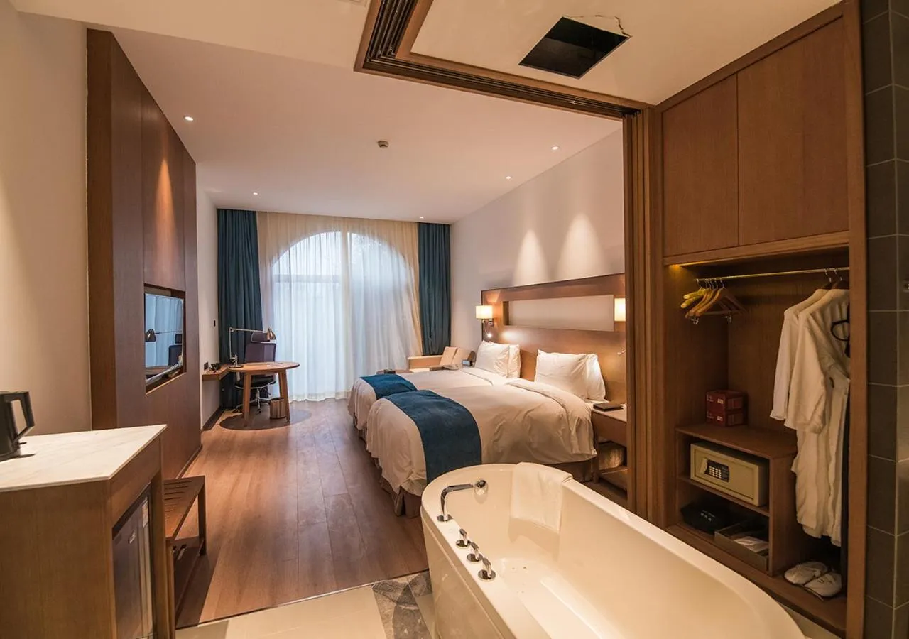 Photo of the whole room, Bed in Novotel Suzhou Tai Lake Santeh