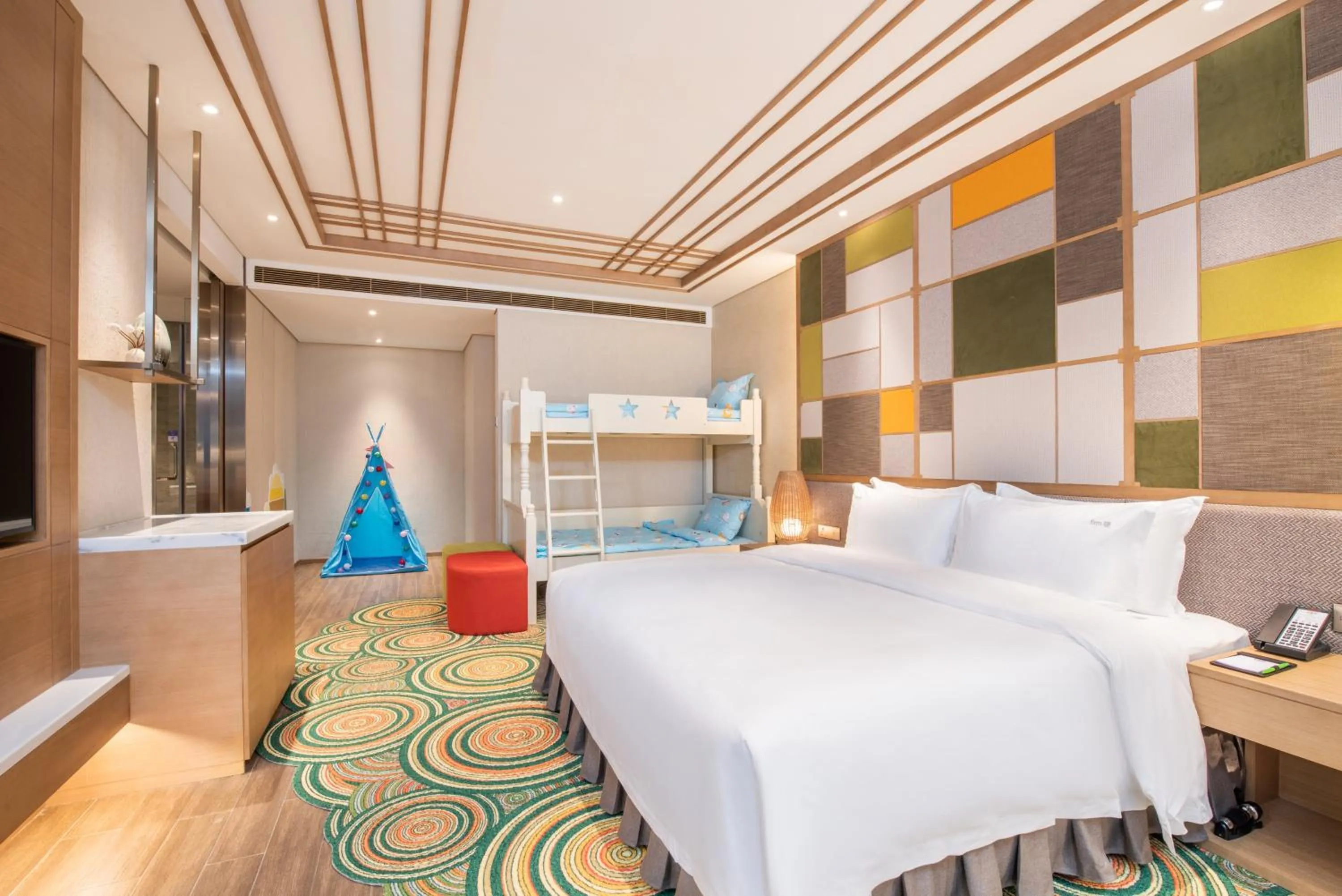Photo of the whole room, Bed in Holiday Inn Resort Yichun Mingyue Mountain by IHG