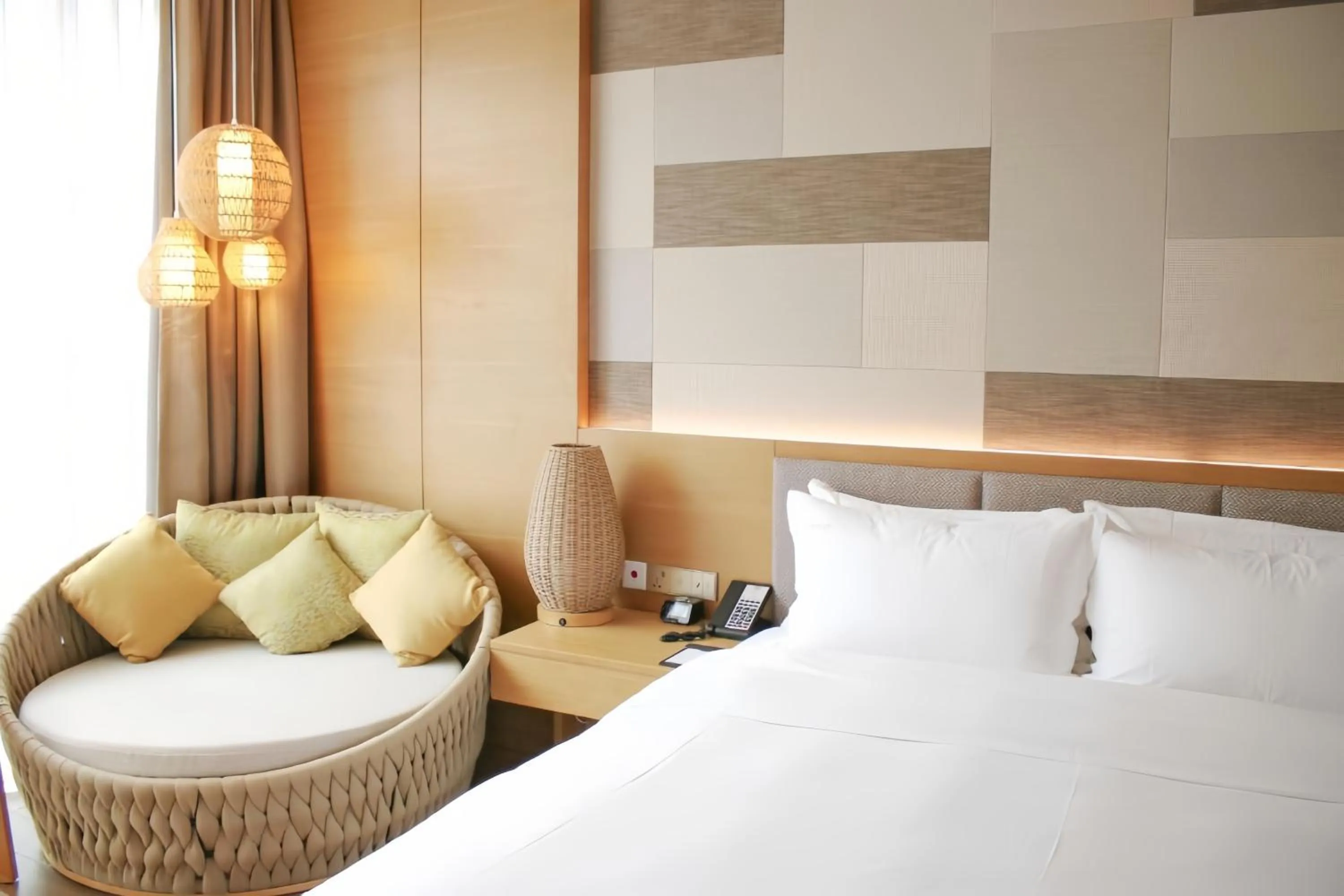 Seating area, Bed in Holiday Inn Resort Yichun Mingyue Mountain by IHG