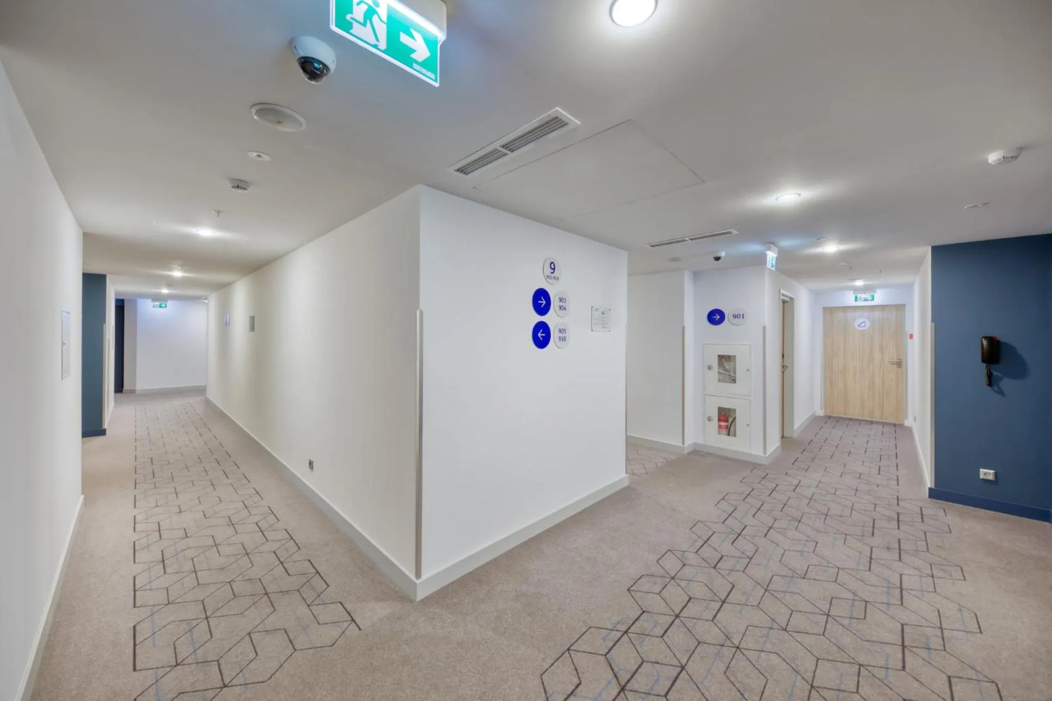 Lobby or reception in Holiday Inn Express - Yerevan by IHG