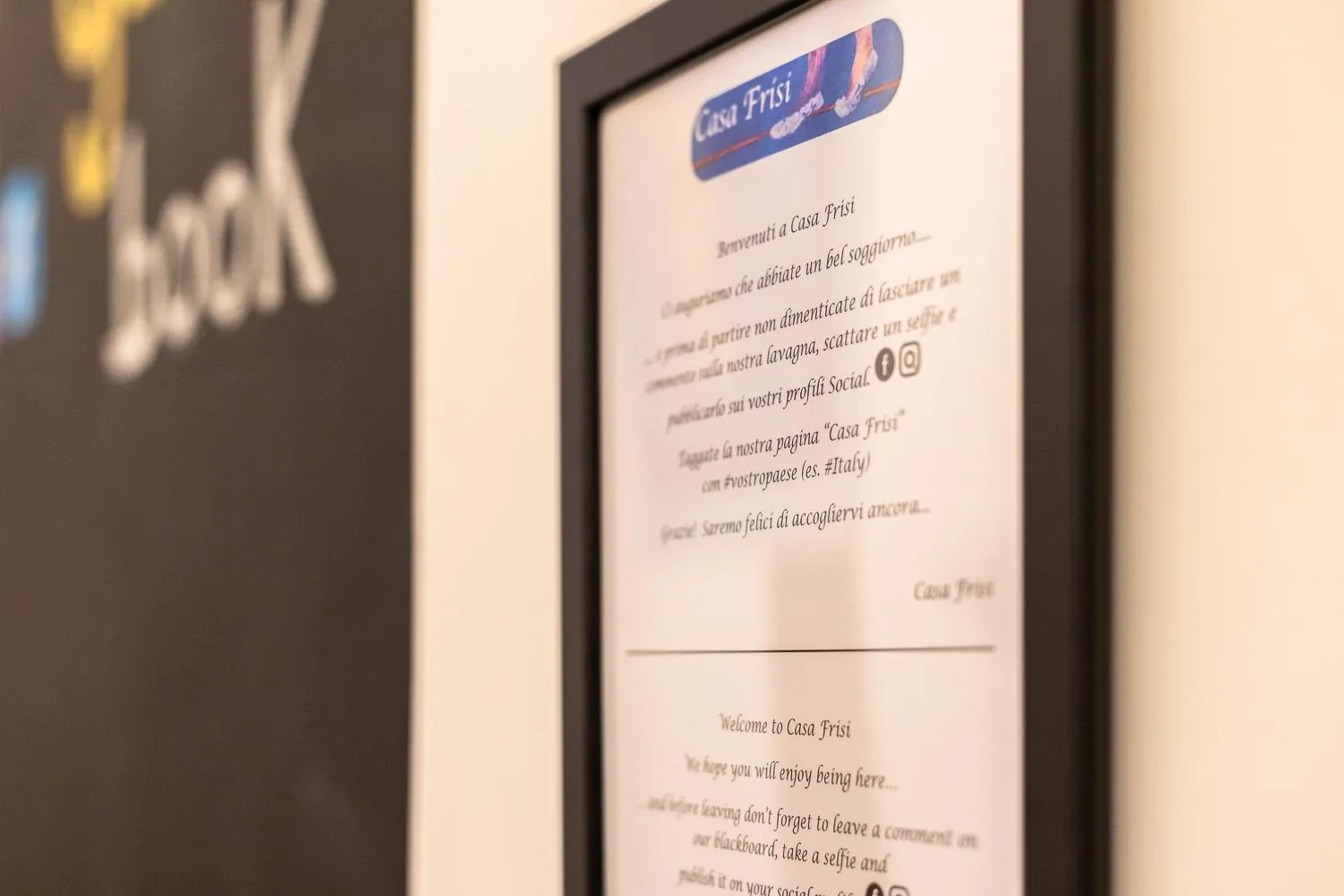 Text overlay in Casa Frisi