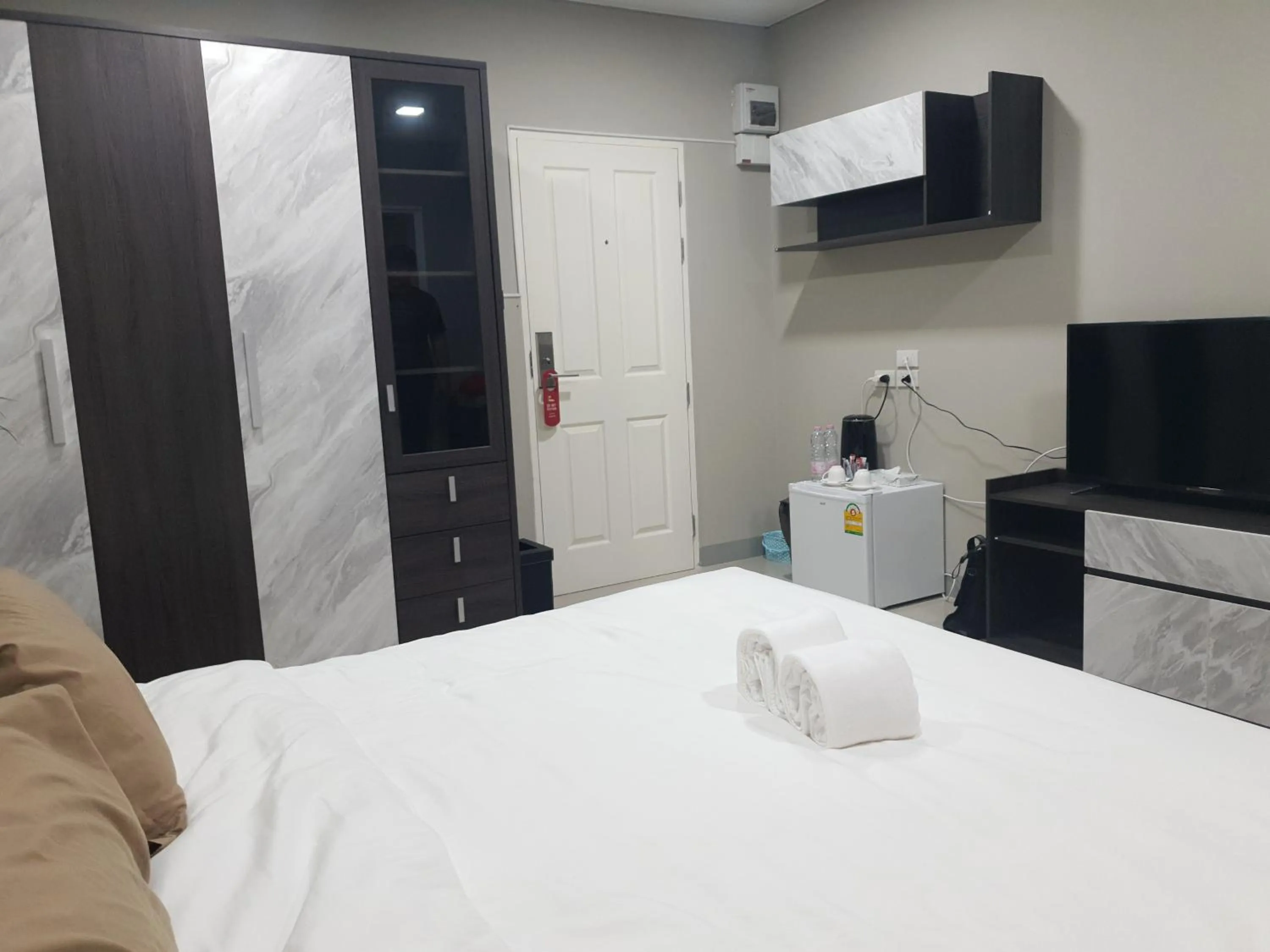 Communal lounge/ TV room, Bed in iResidence hotel