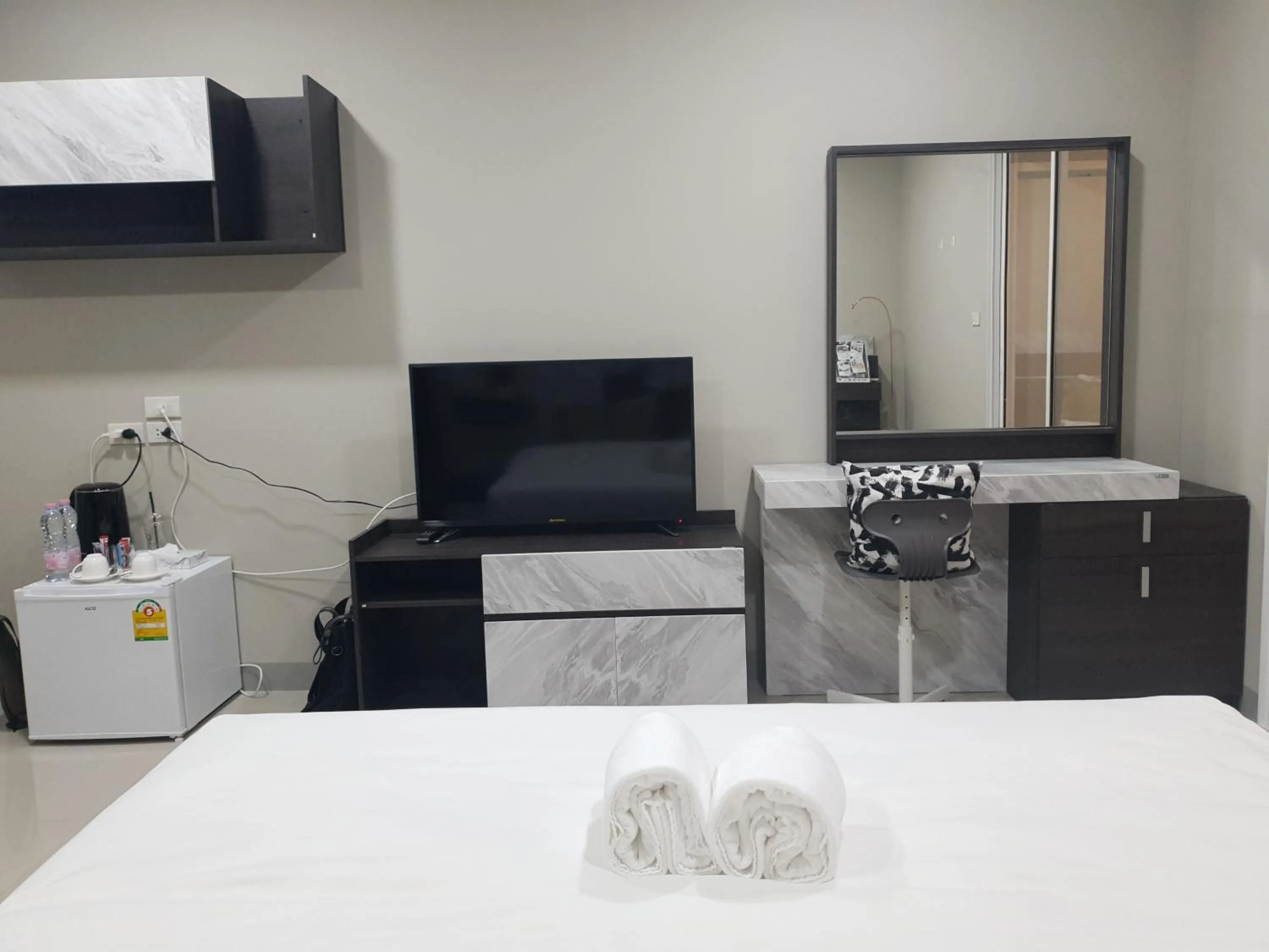 Communal lounge/ TV room, Bed in iResidence hotel