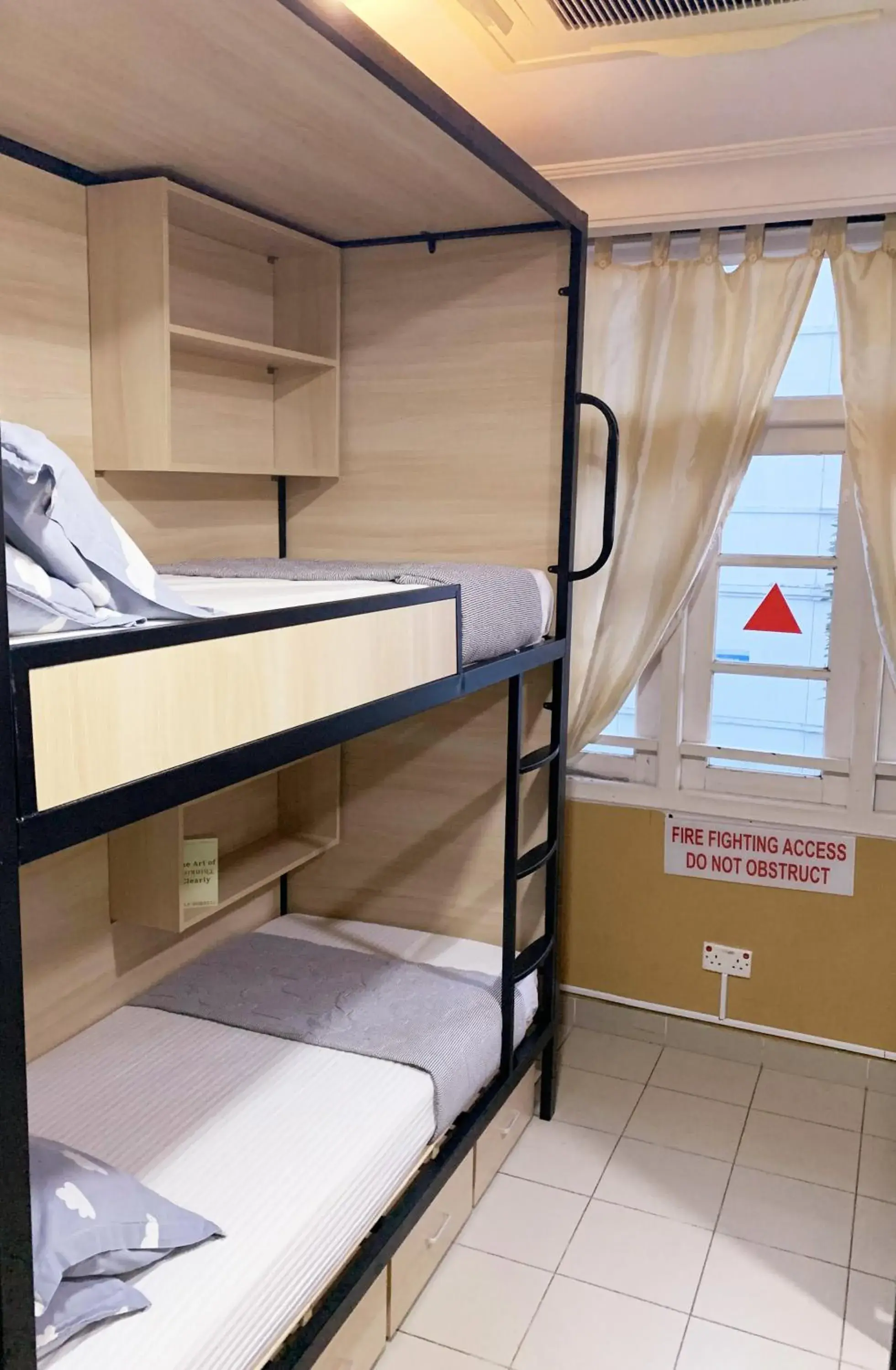 1 Single Pod in 6 Pods Mixed Dormitory in Snooze Inn @Dickson Road 1 Single Pod in 6 Pods Mixed Dormitory in Snooze Inn @Dickson Road