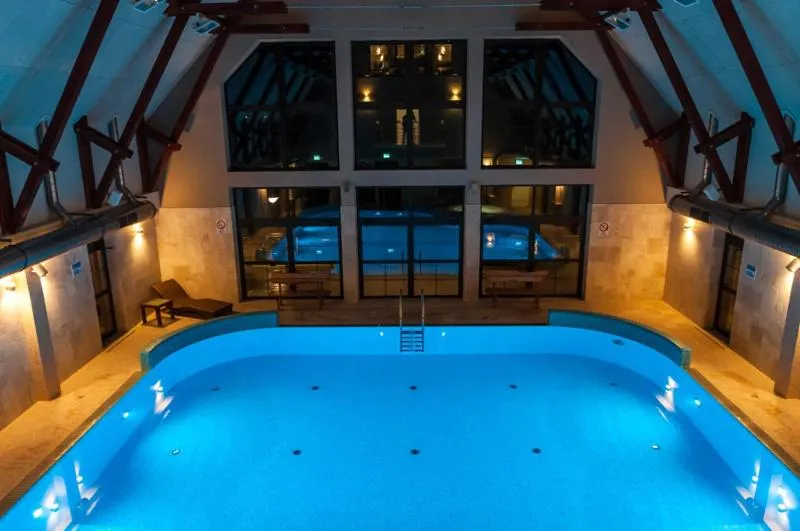 Pool view in Dwór Kresowy