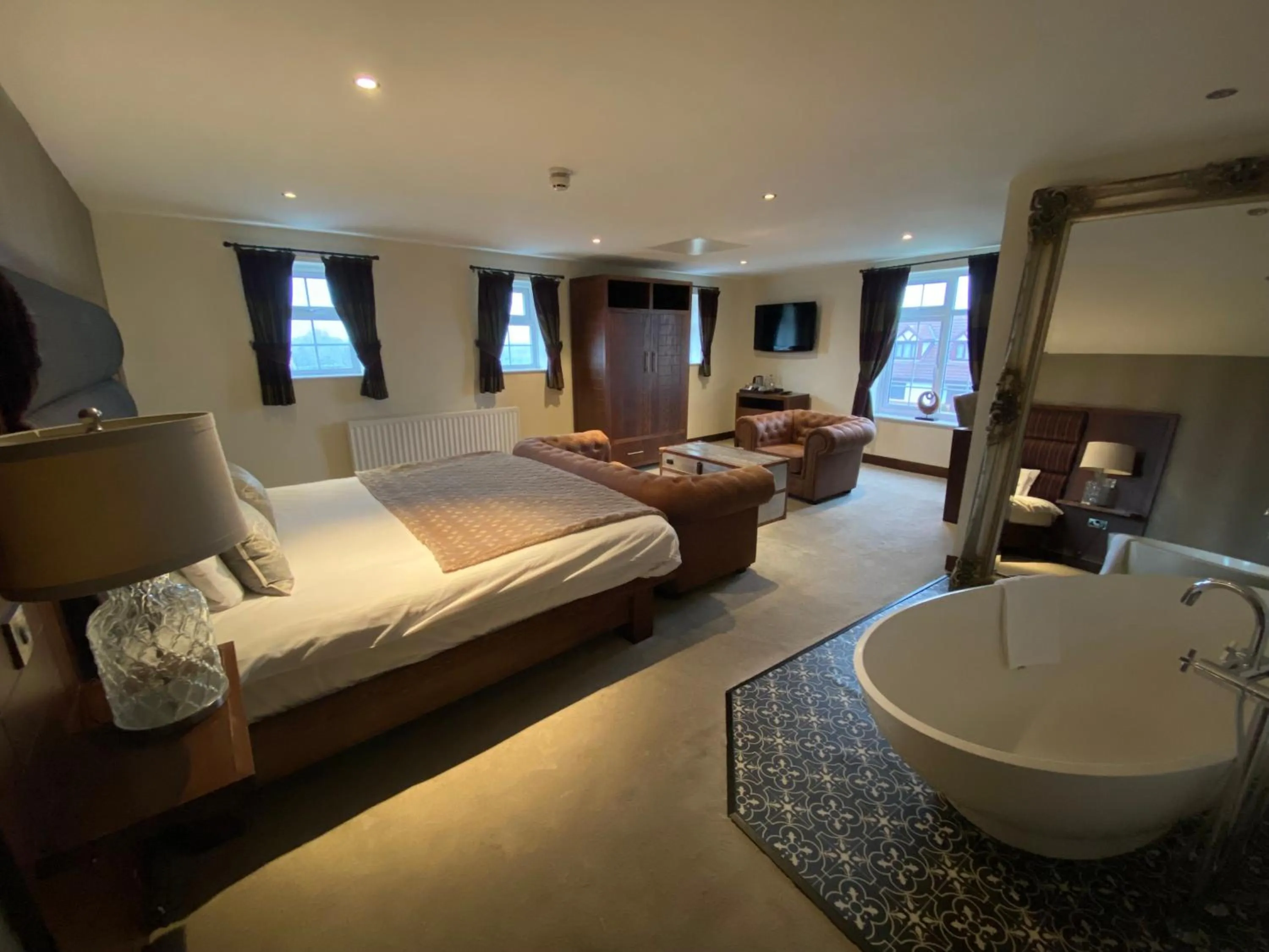 Photo of the whole room, Bed in Tomahawk Steakhouse Potto