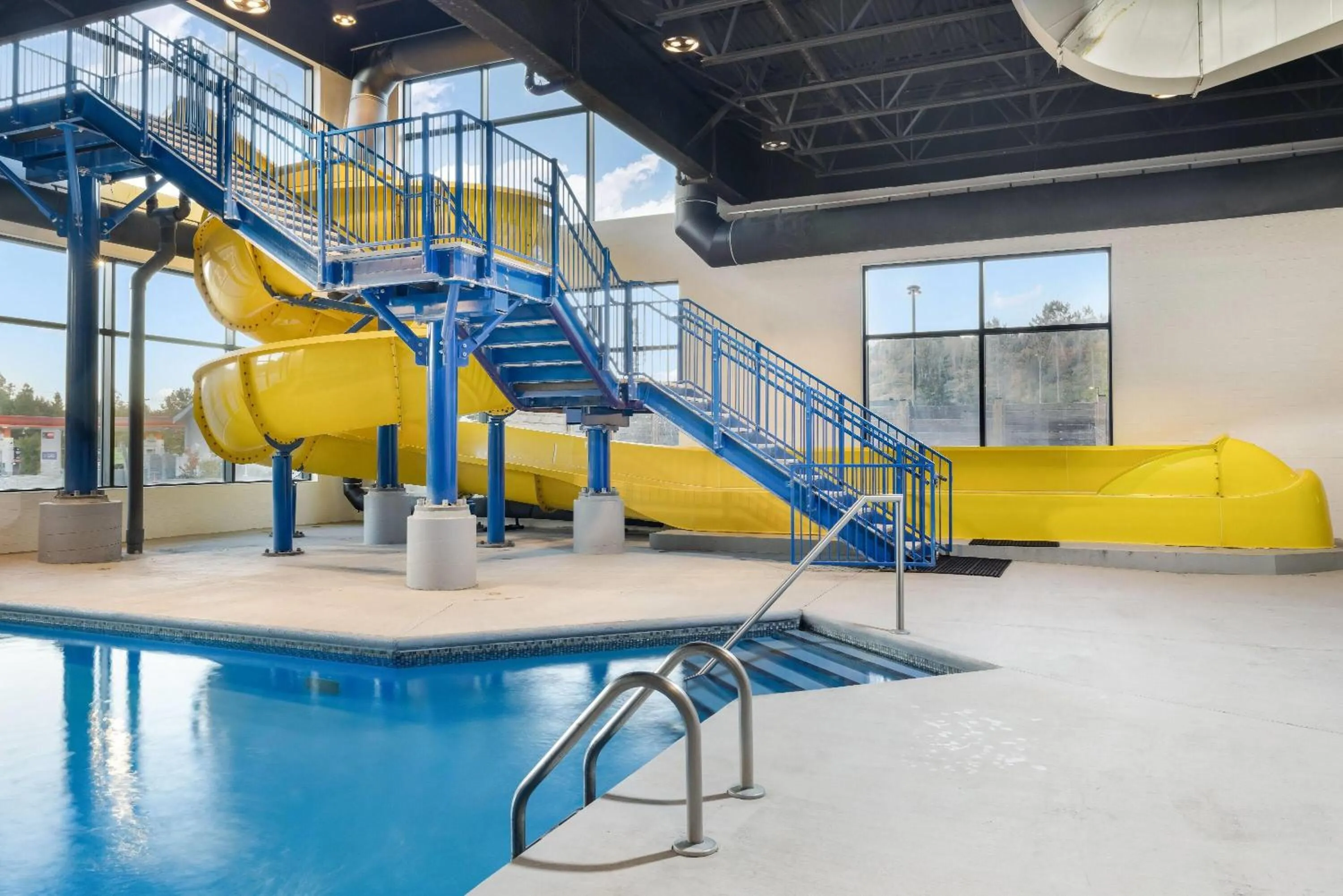 Swimming pool in Microtel Inn & Suites by Wyndham Mont Tremblant