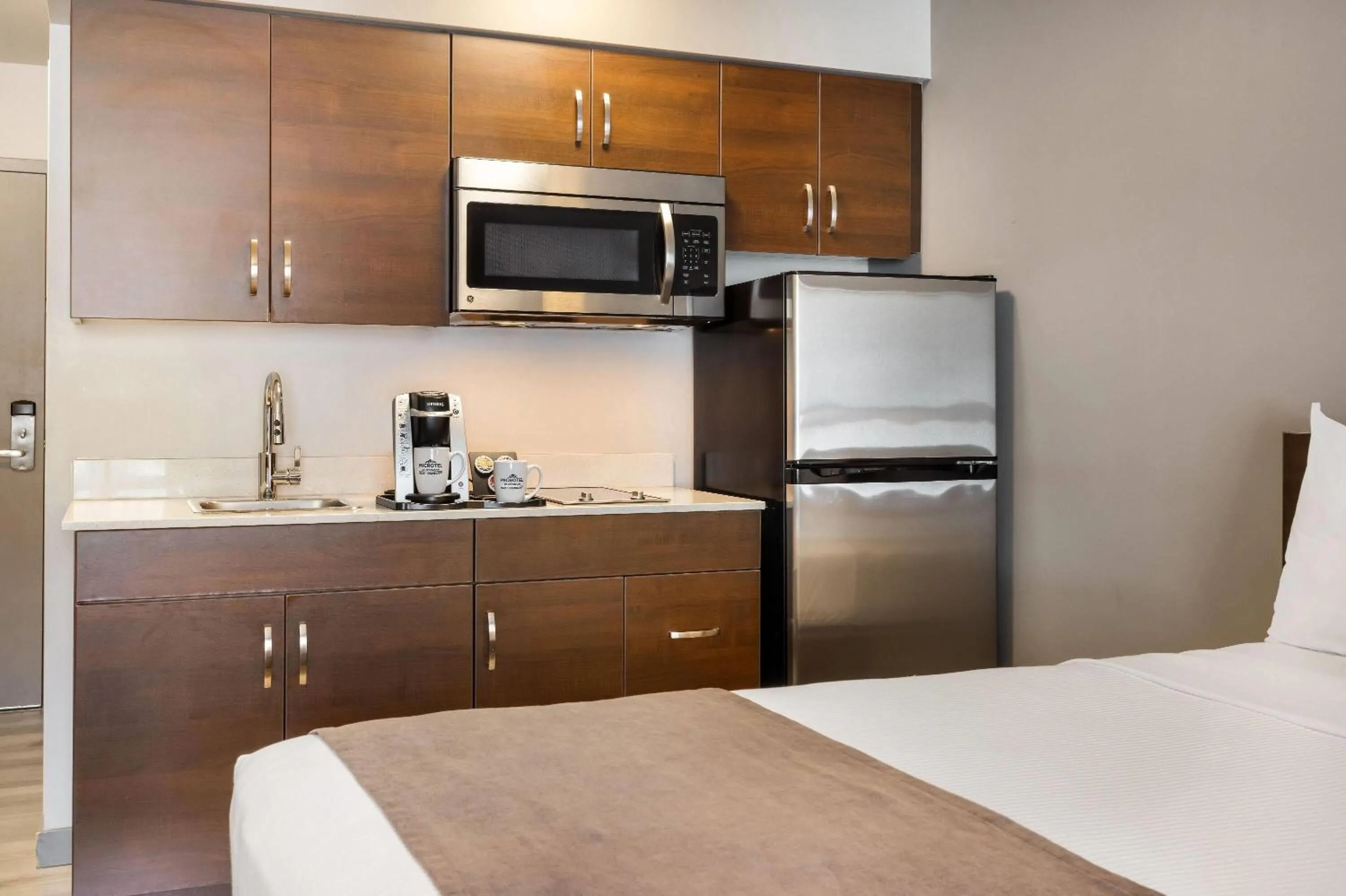 Photo of the whole room, Bed in Microtel Inn & Suites by Wyndham Mont Tremblant