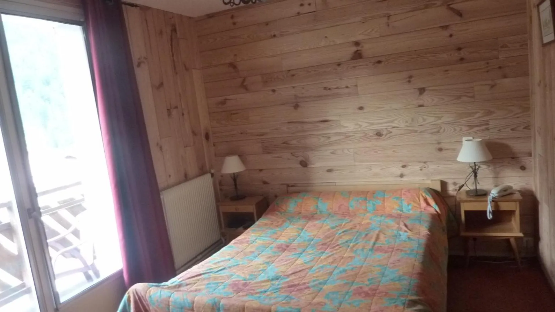 Photo of the whole room, Bed in Les Agneaux