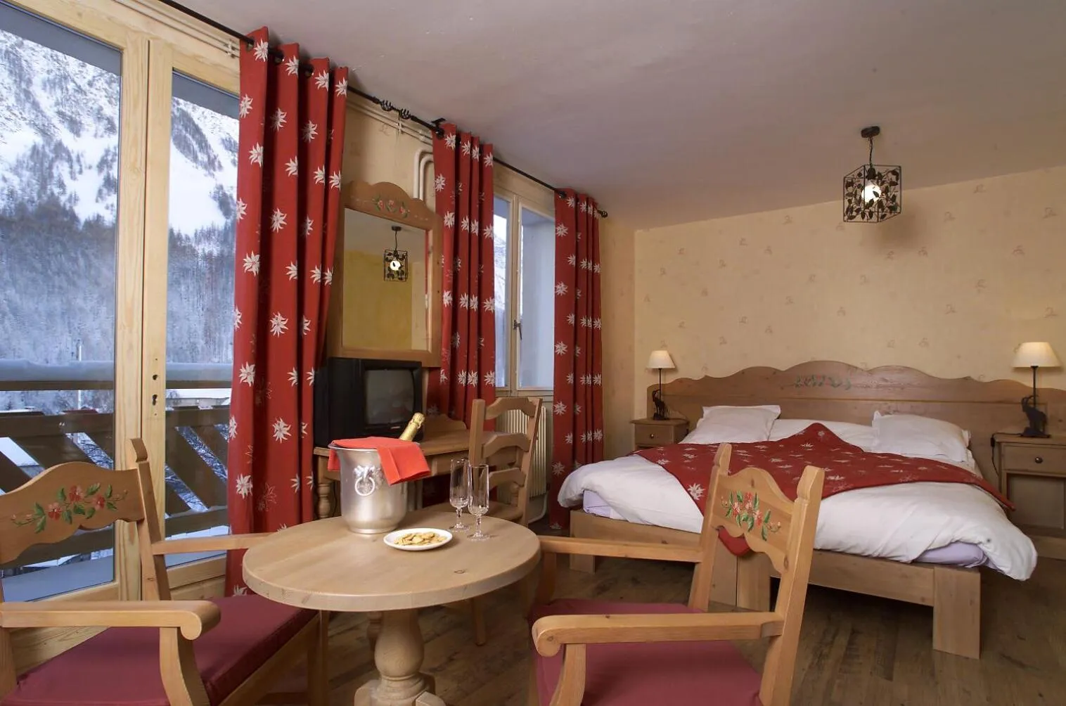 Photo of the whole room, Bed in Les Agneaux