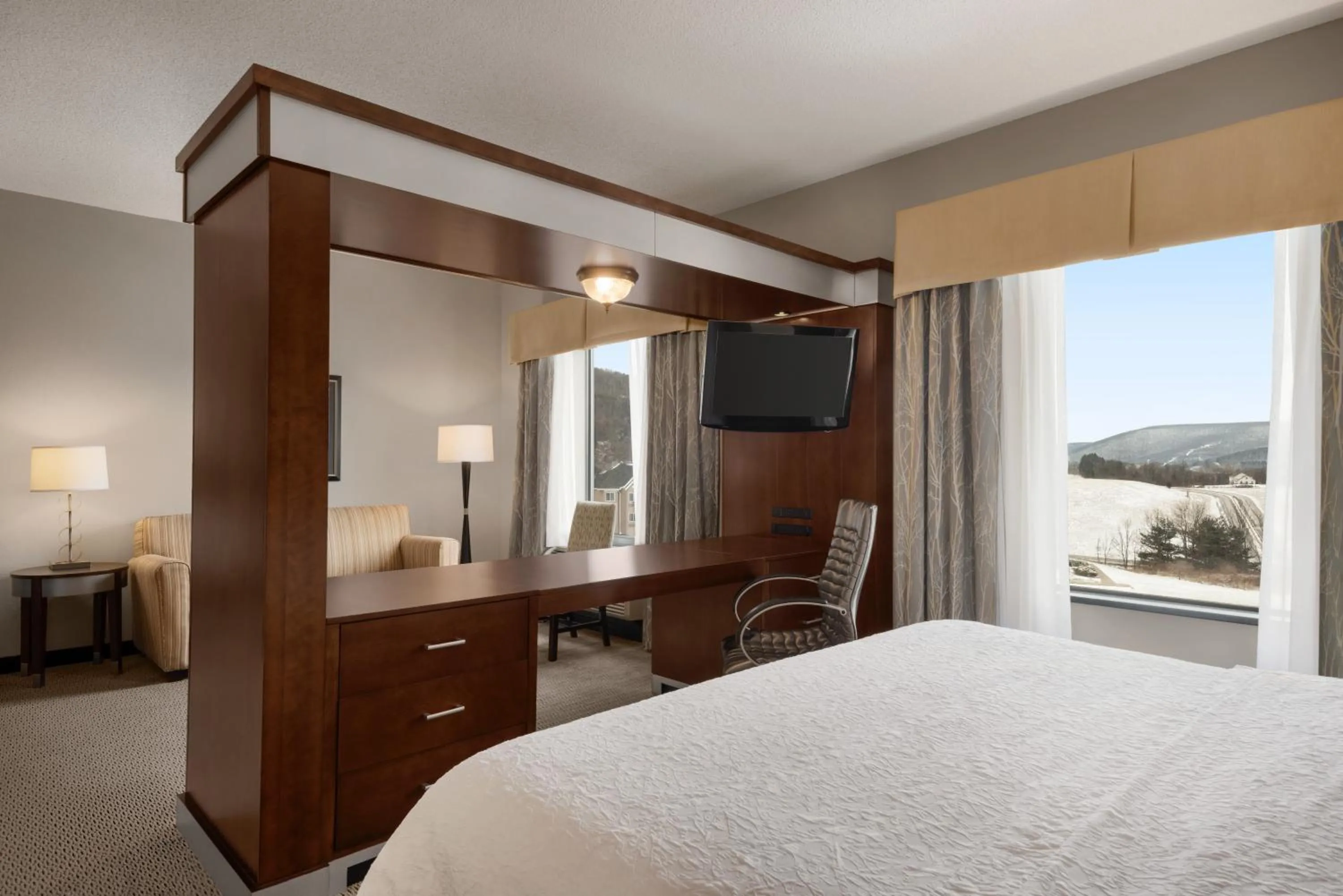 Bed in Hampton Inn & Suites - Mansfield