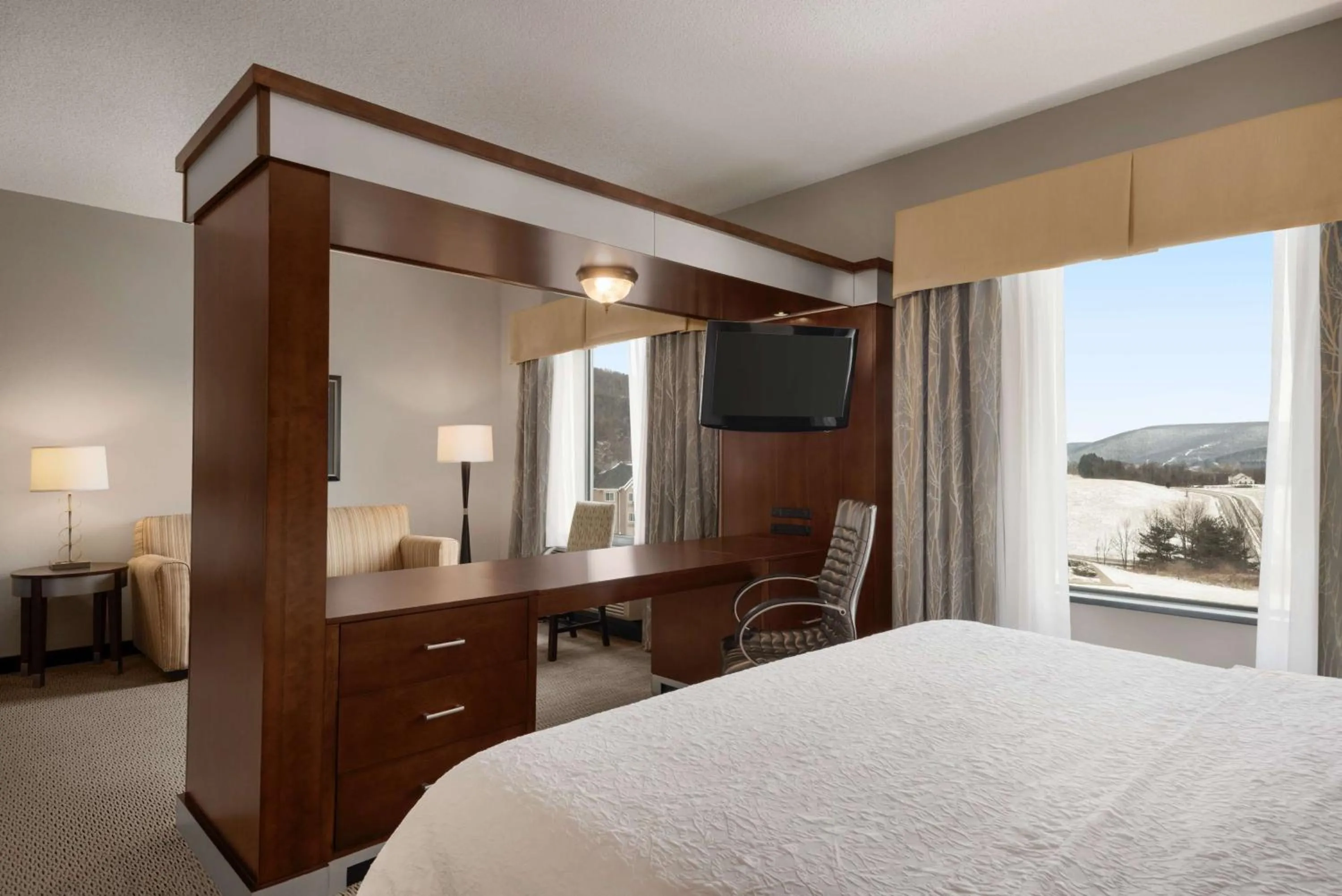 Bedroom, Bed in Hampton Inn & Suites - Mansfield