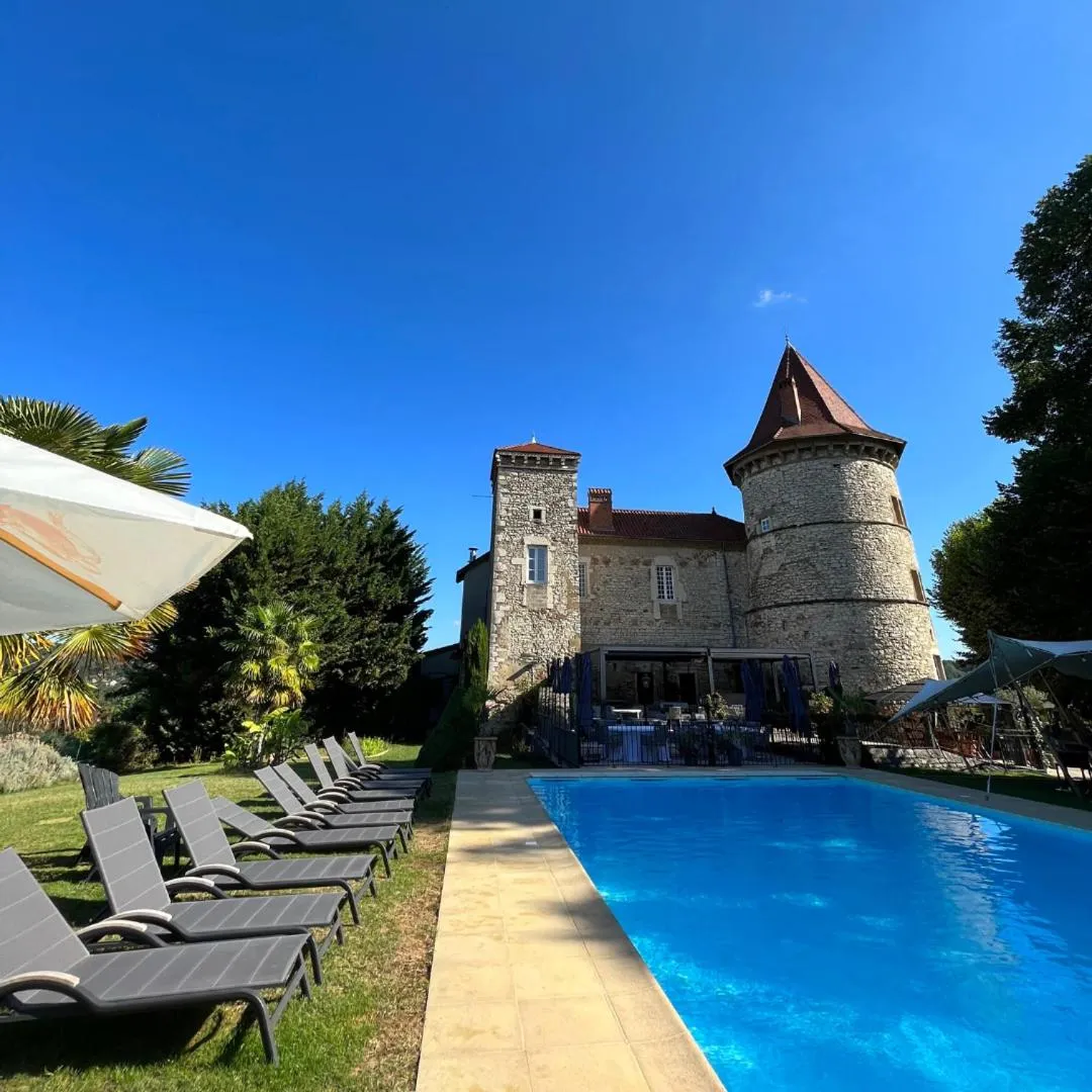 Property building in Les Dépendances de Chapeau Cornu