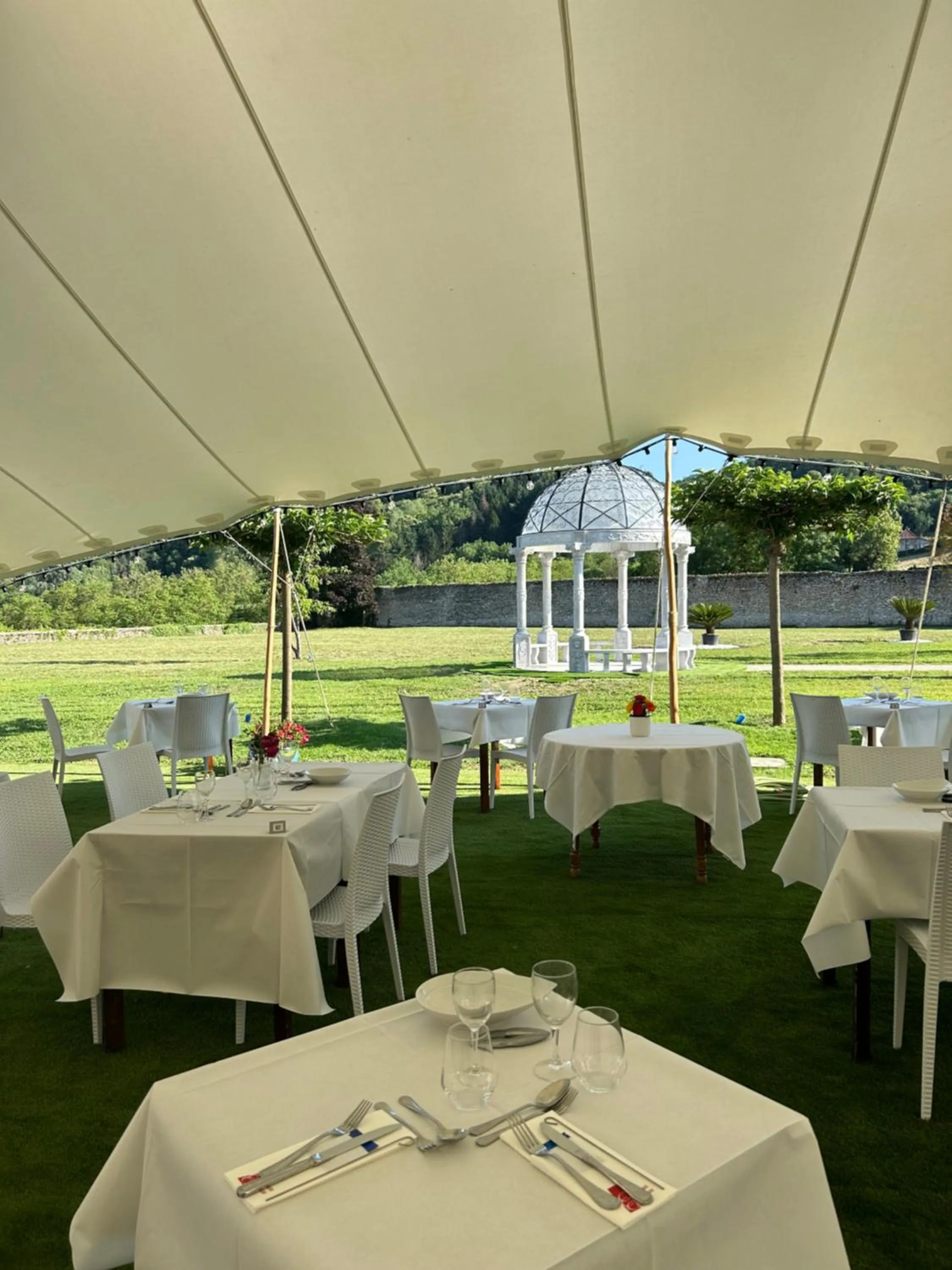 Restaurant/places to eat in Les Dépendances de Chapeau Cornu