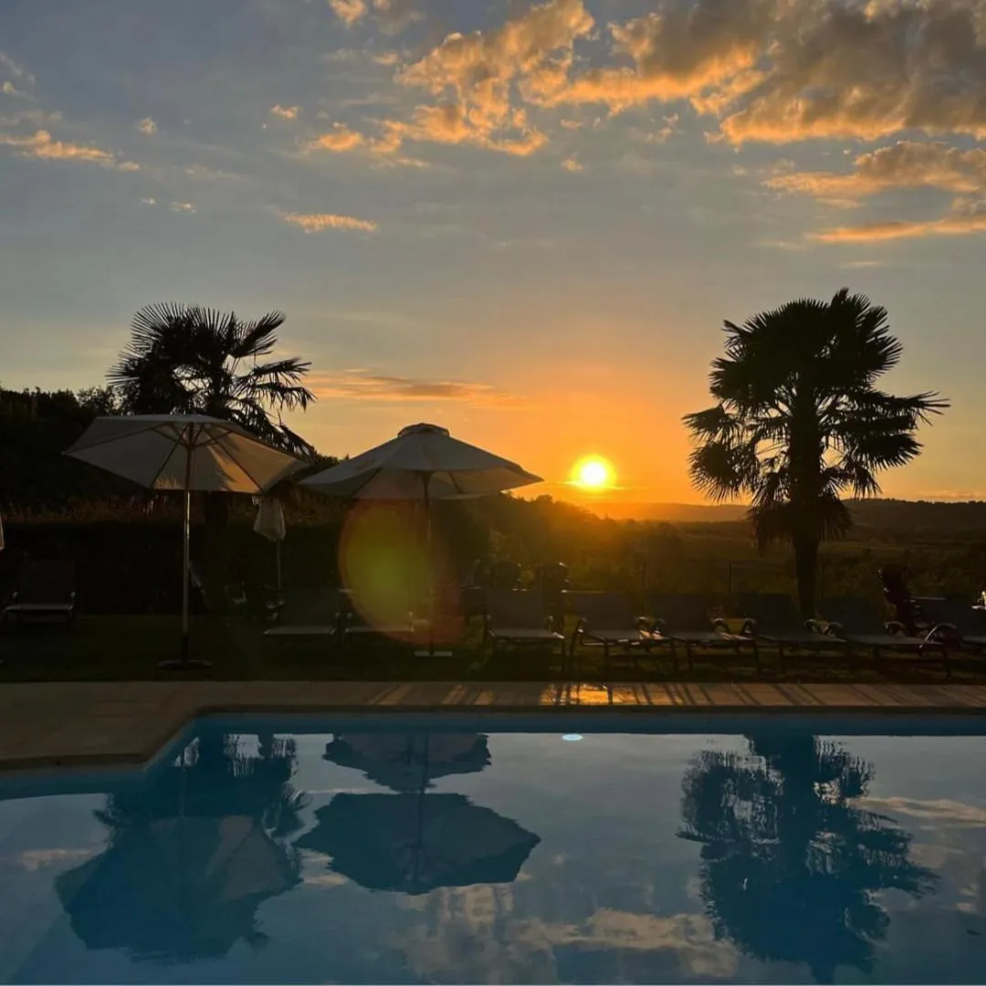 Property building in Les Dépendances de Chapeau Cornu