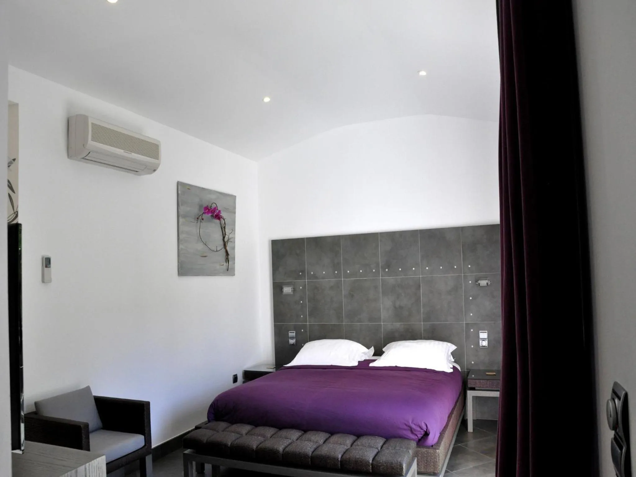 Bed in Private Hôtel - Adults Only