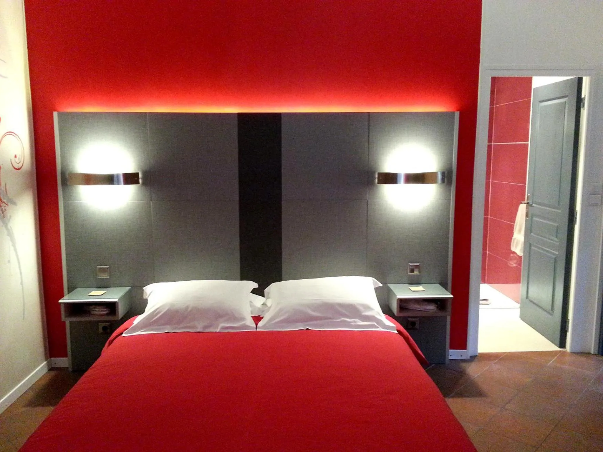 Bedroom, Bed in Private Hôtel - Adults Only