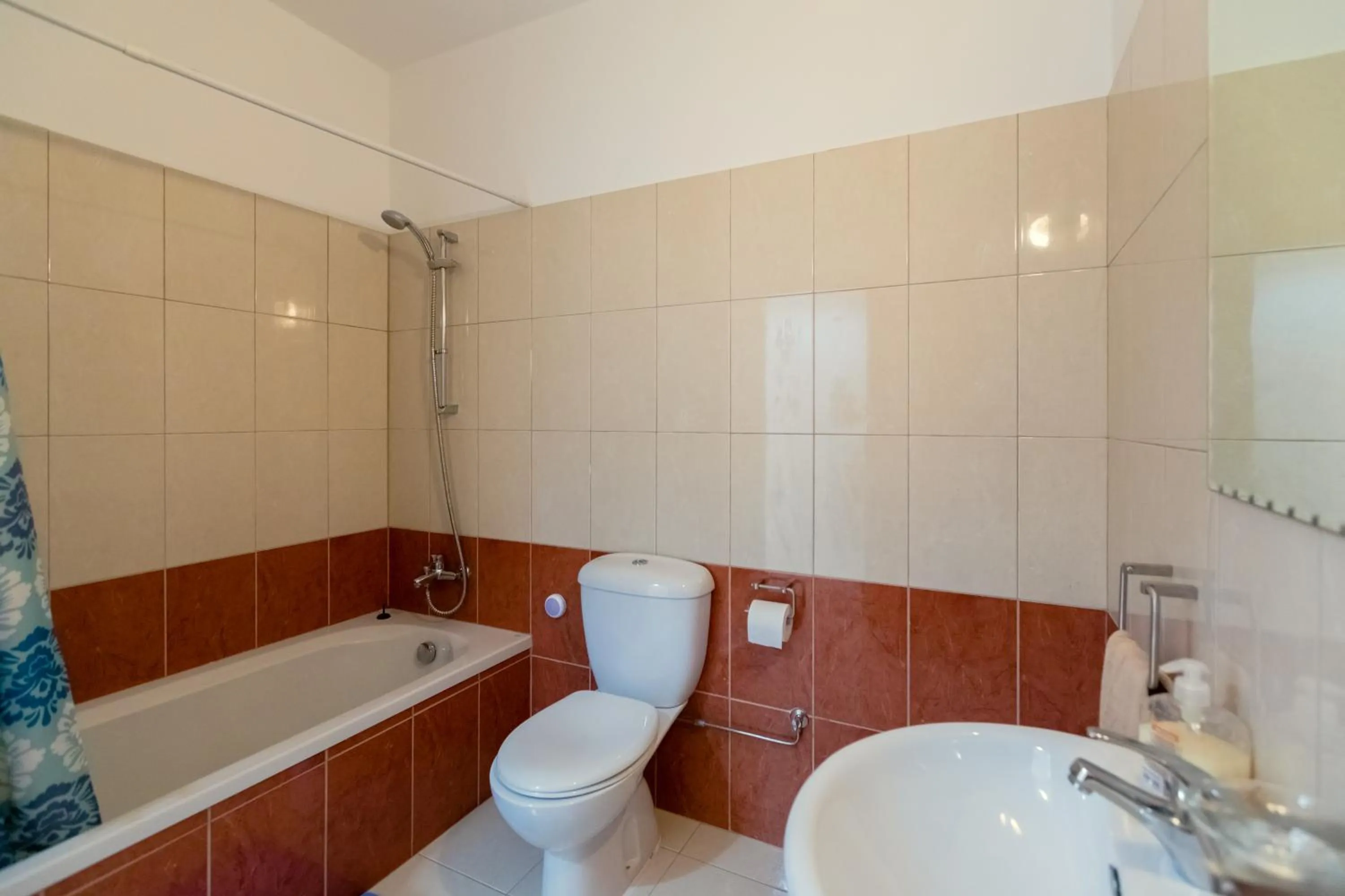 Toilet in Oceania Bay Village