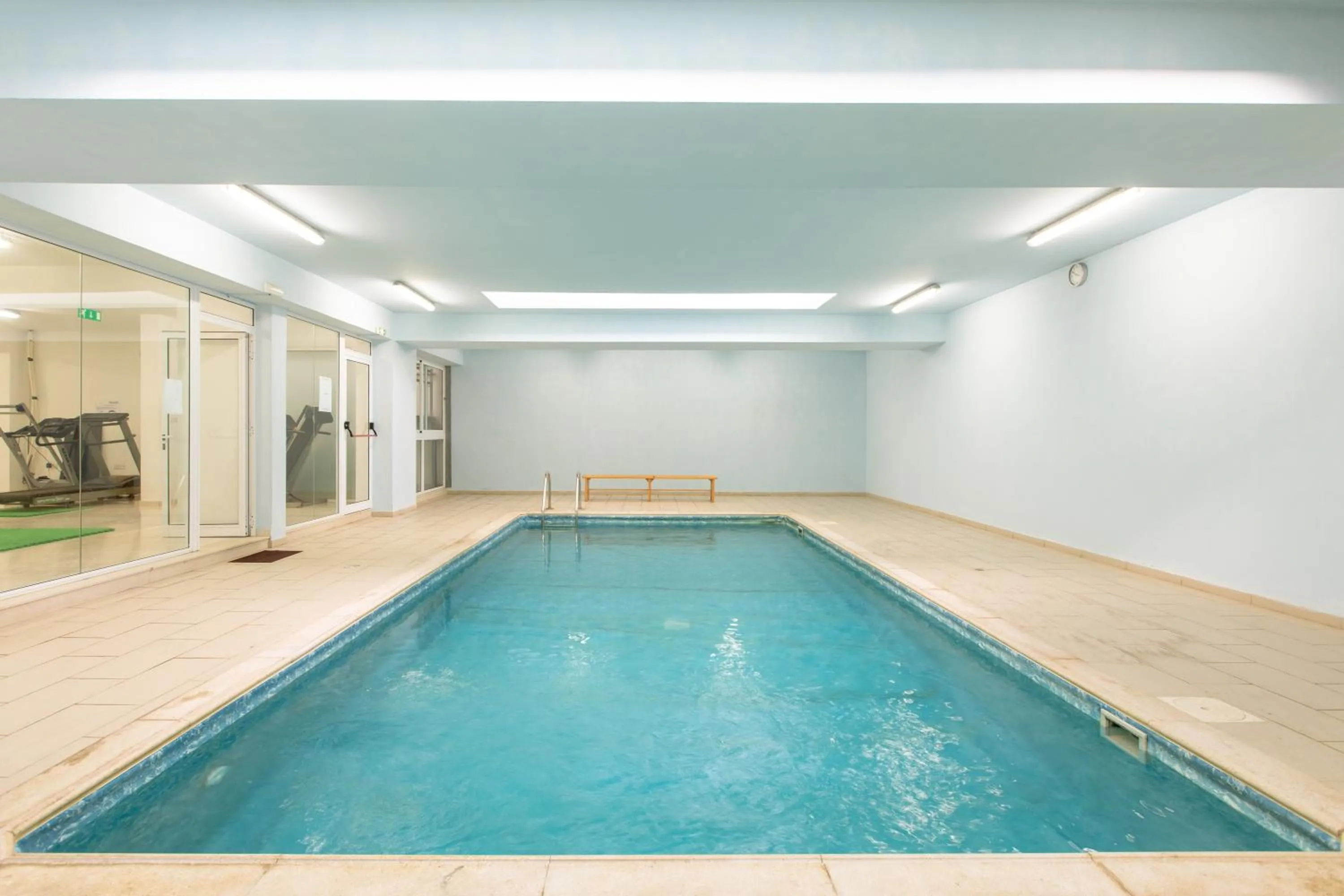 Swimming pool in Oceania Bay Village