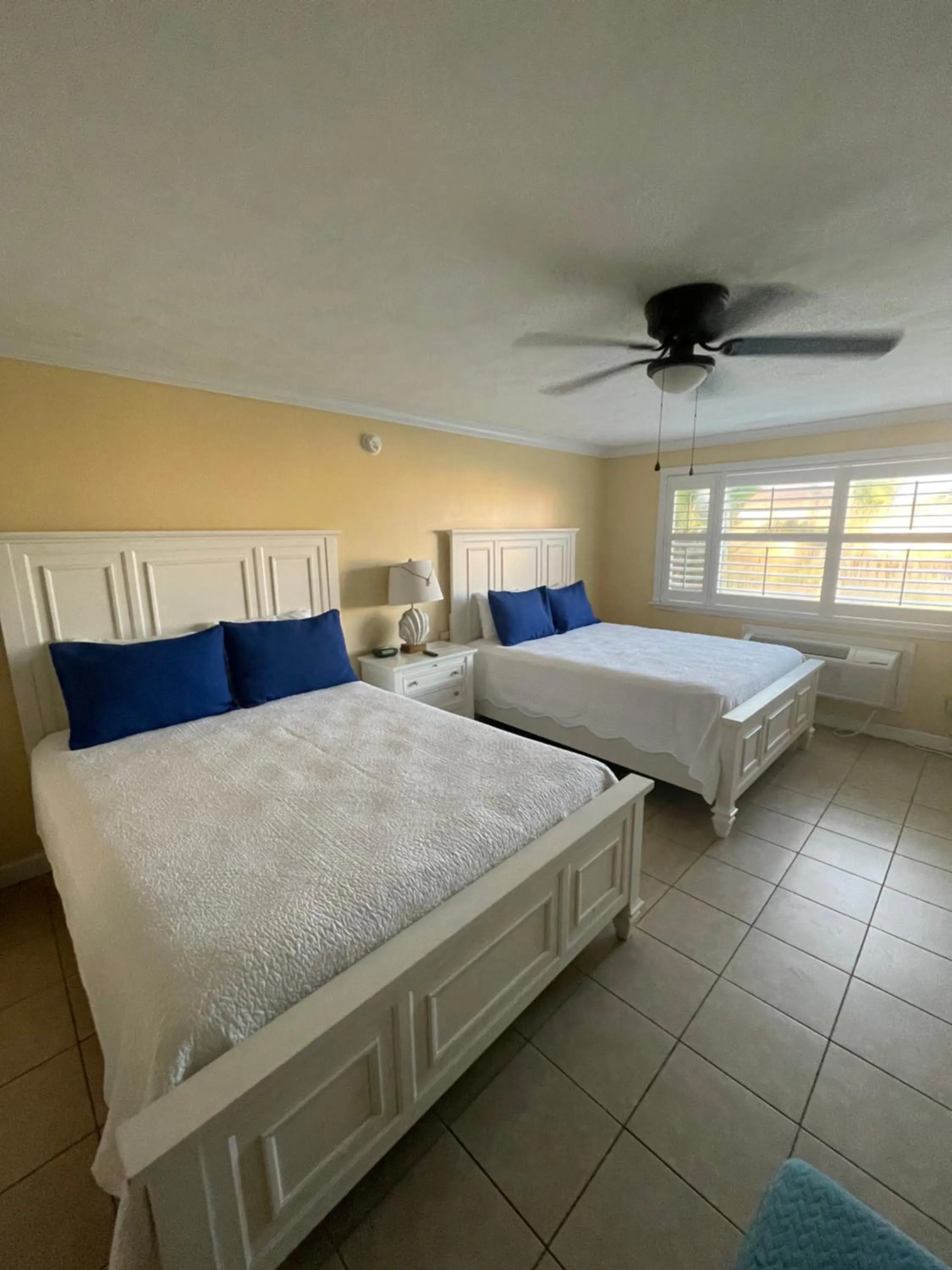 Bed in Coral Sands Inn