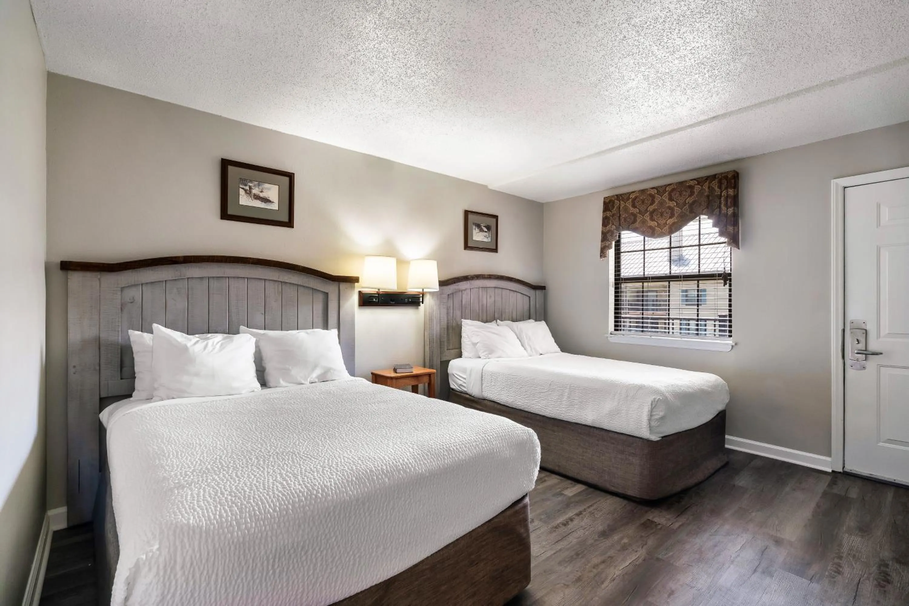 Bed in Gatlinburg Town Square