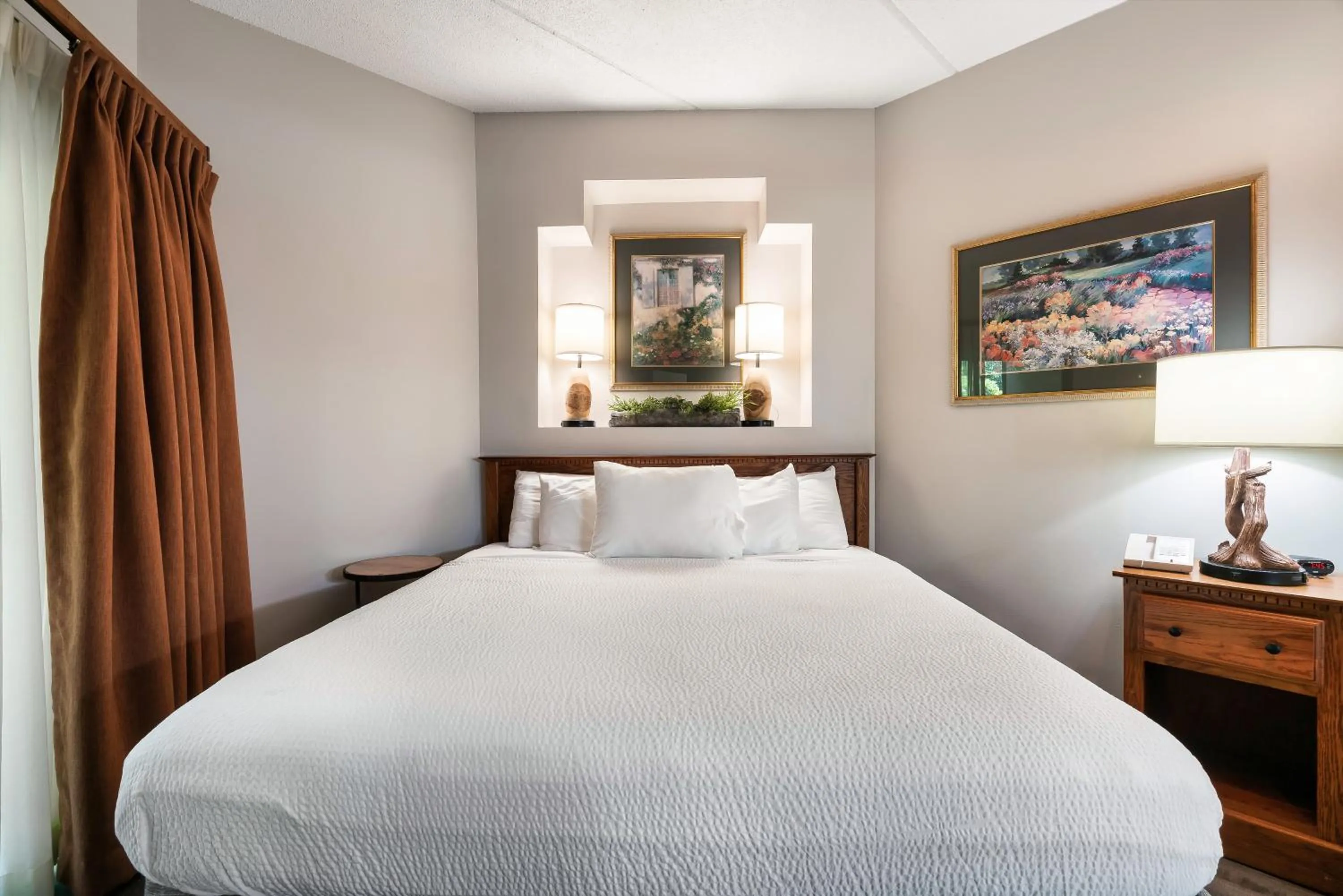 Bed in Gatlinburg Town Square