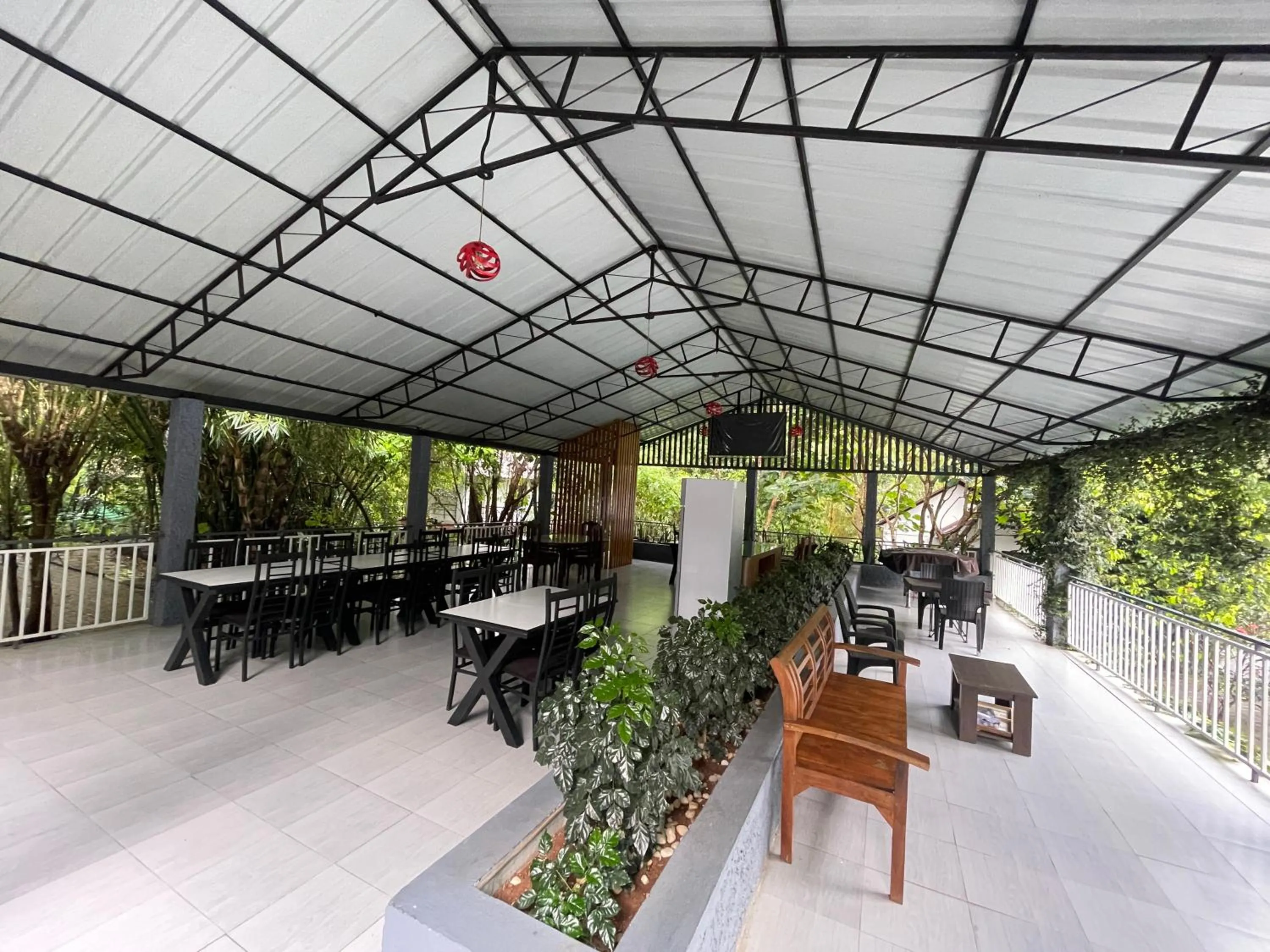 Restaurant/places to eat in Le Eden Premium Wayanad Pool Resort