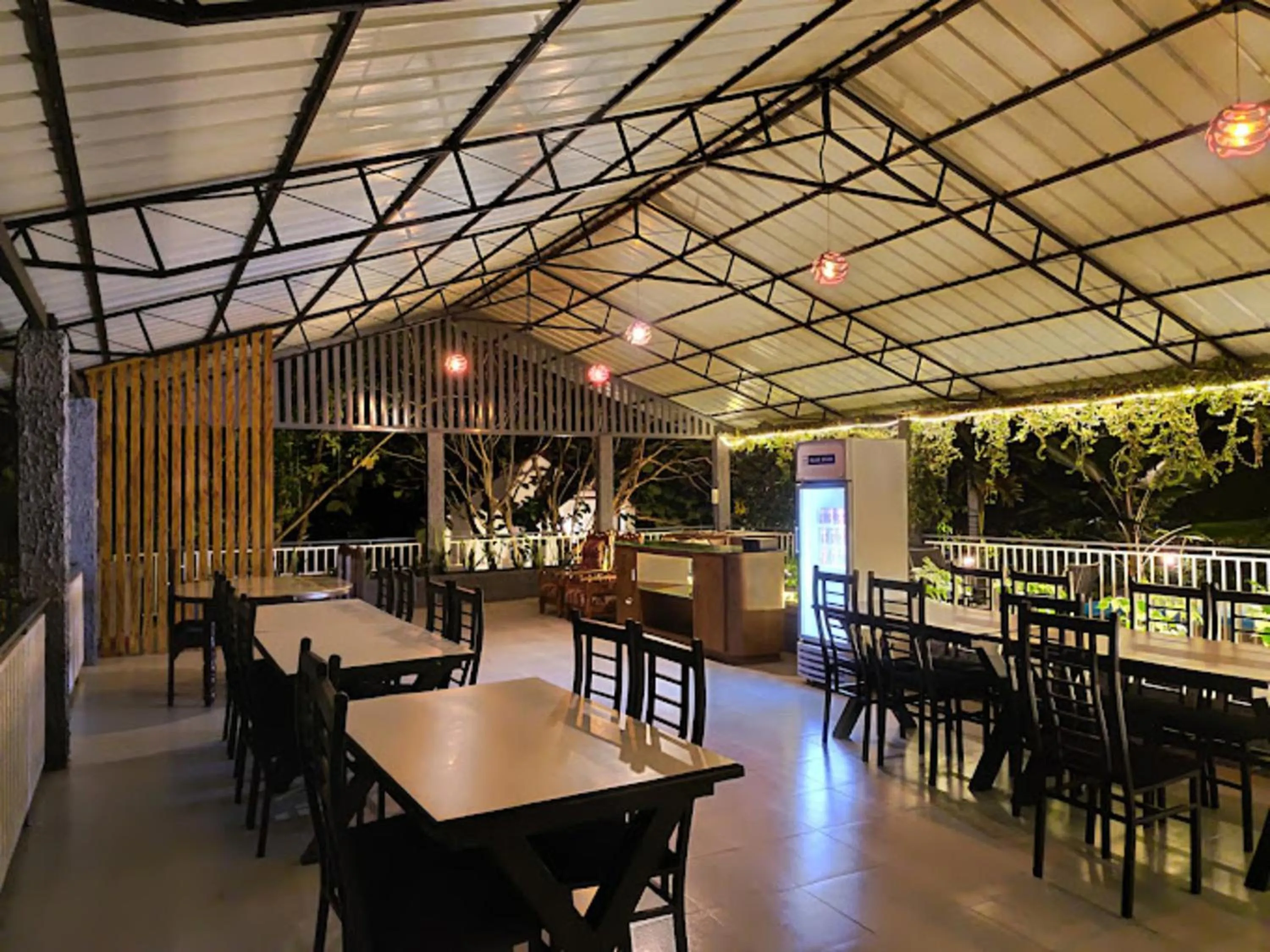 Restaurant/places to eat in Le Eden Premium Wayanad Pool Resort