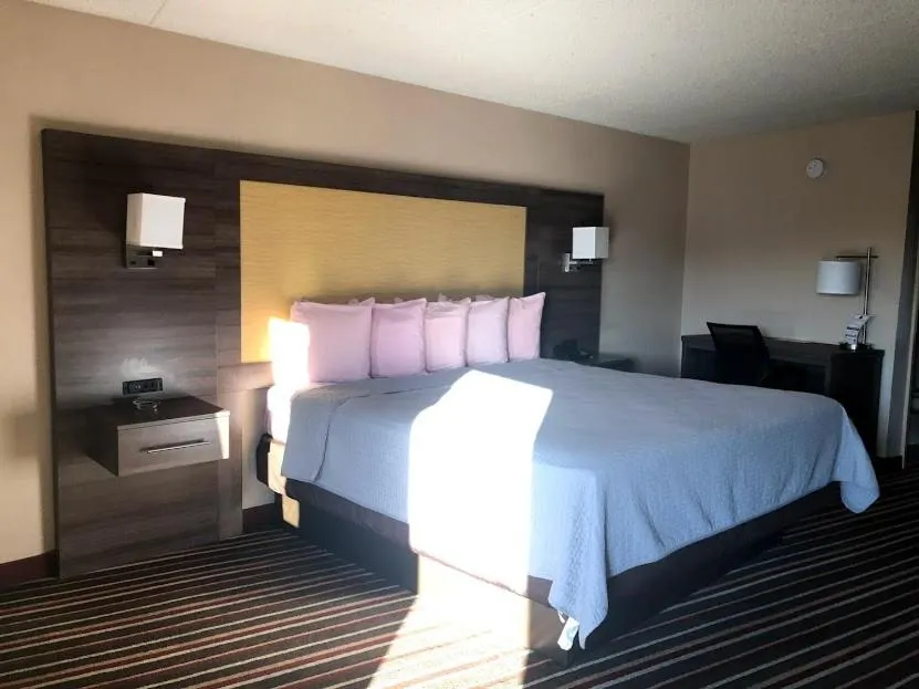 Bed in Legacy Inn - Gallatin