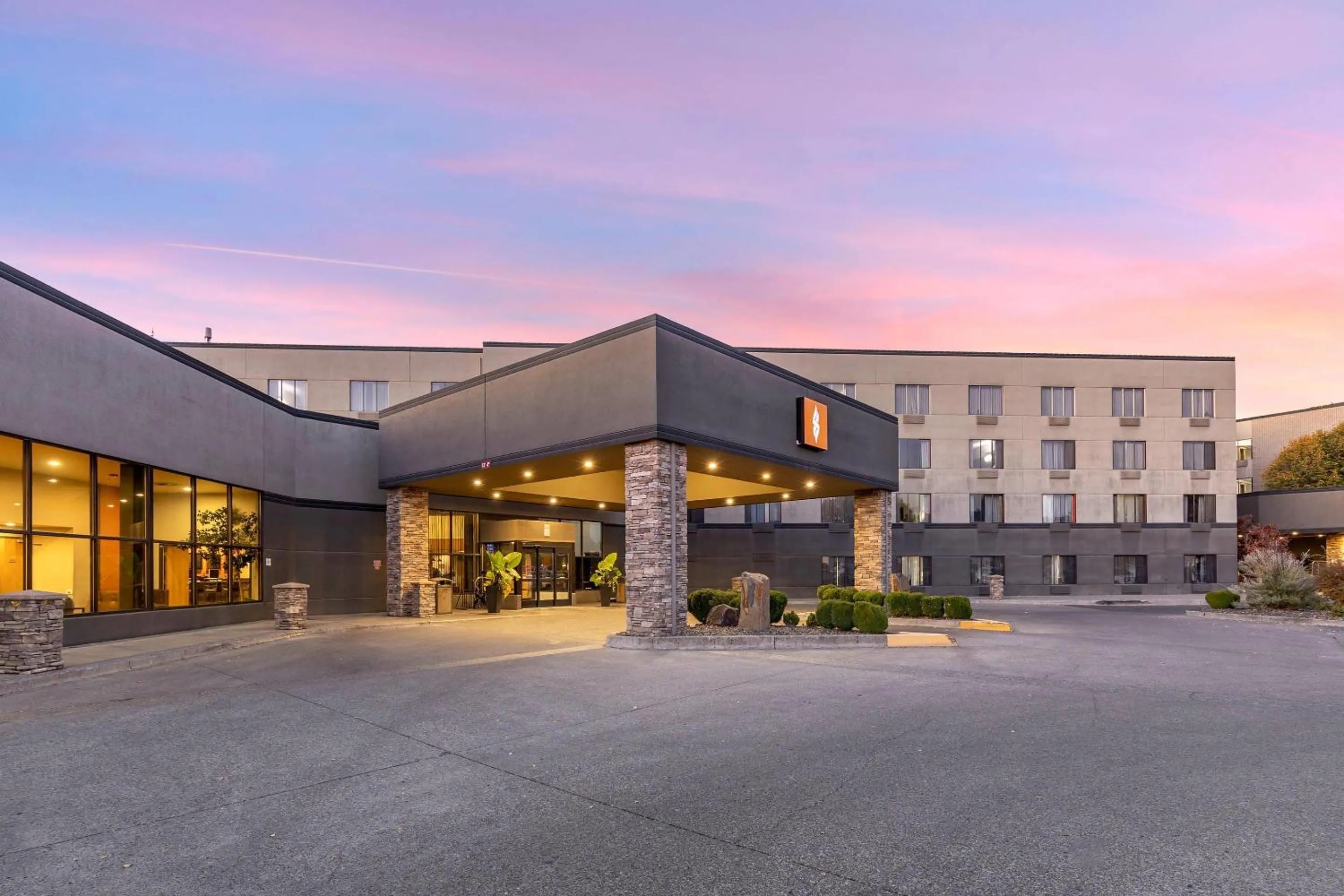 Property building in Hells Canyon Grand Hotel, an Ascend Collection Hotel