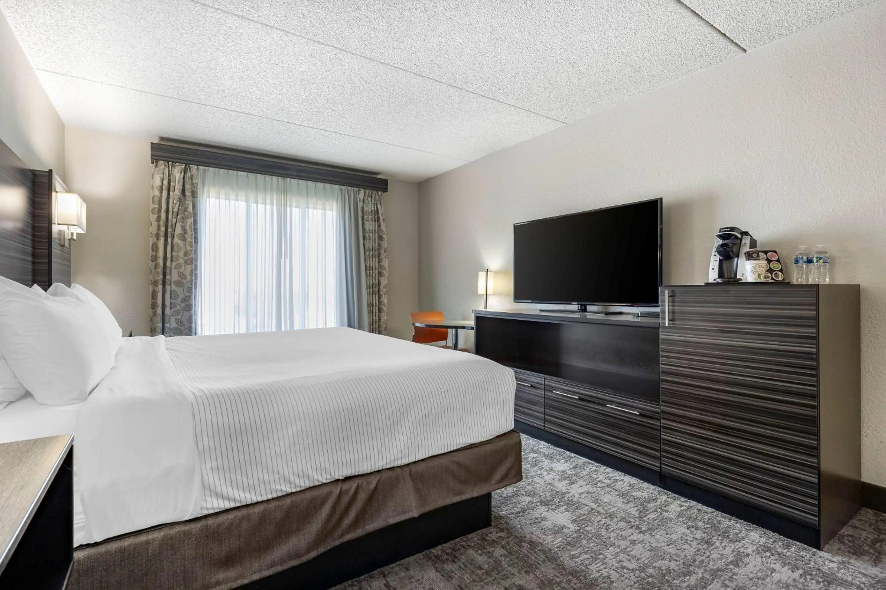 Bedroom, Bed in Hells Canyon Grand Hotel, an Ascend Collection Hotel