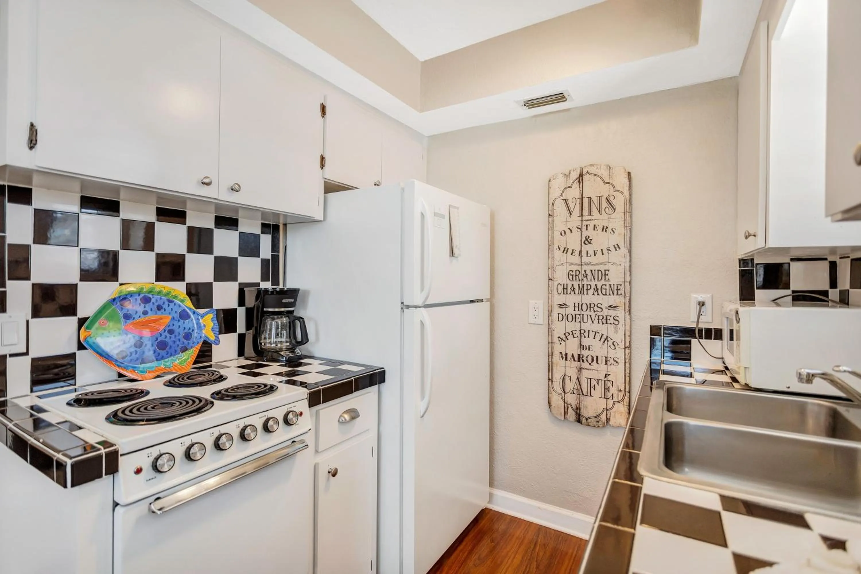 Kitchen or kitchenette in Gulf Winds Resort by Travel Resort Services