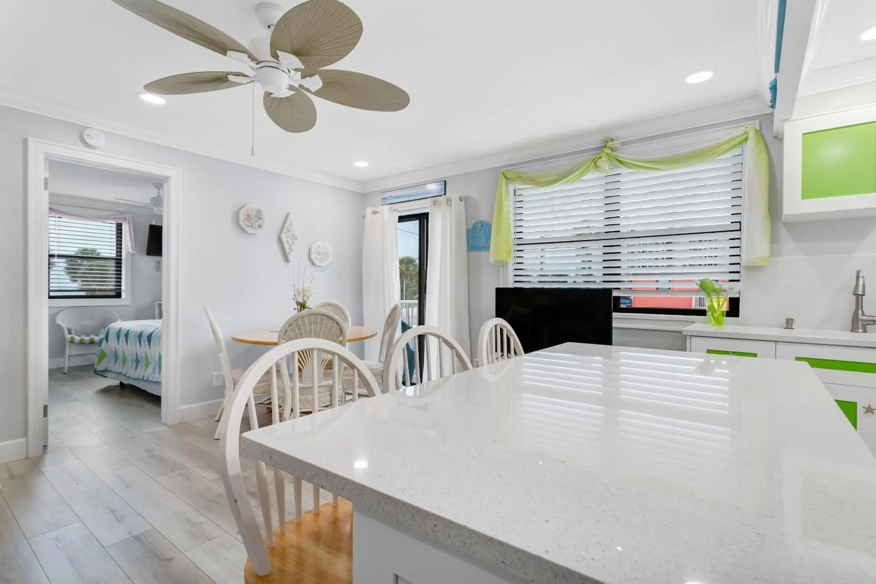 Dining area, Bed in Gulf Winds Resort by Travel Resort Services