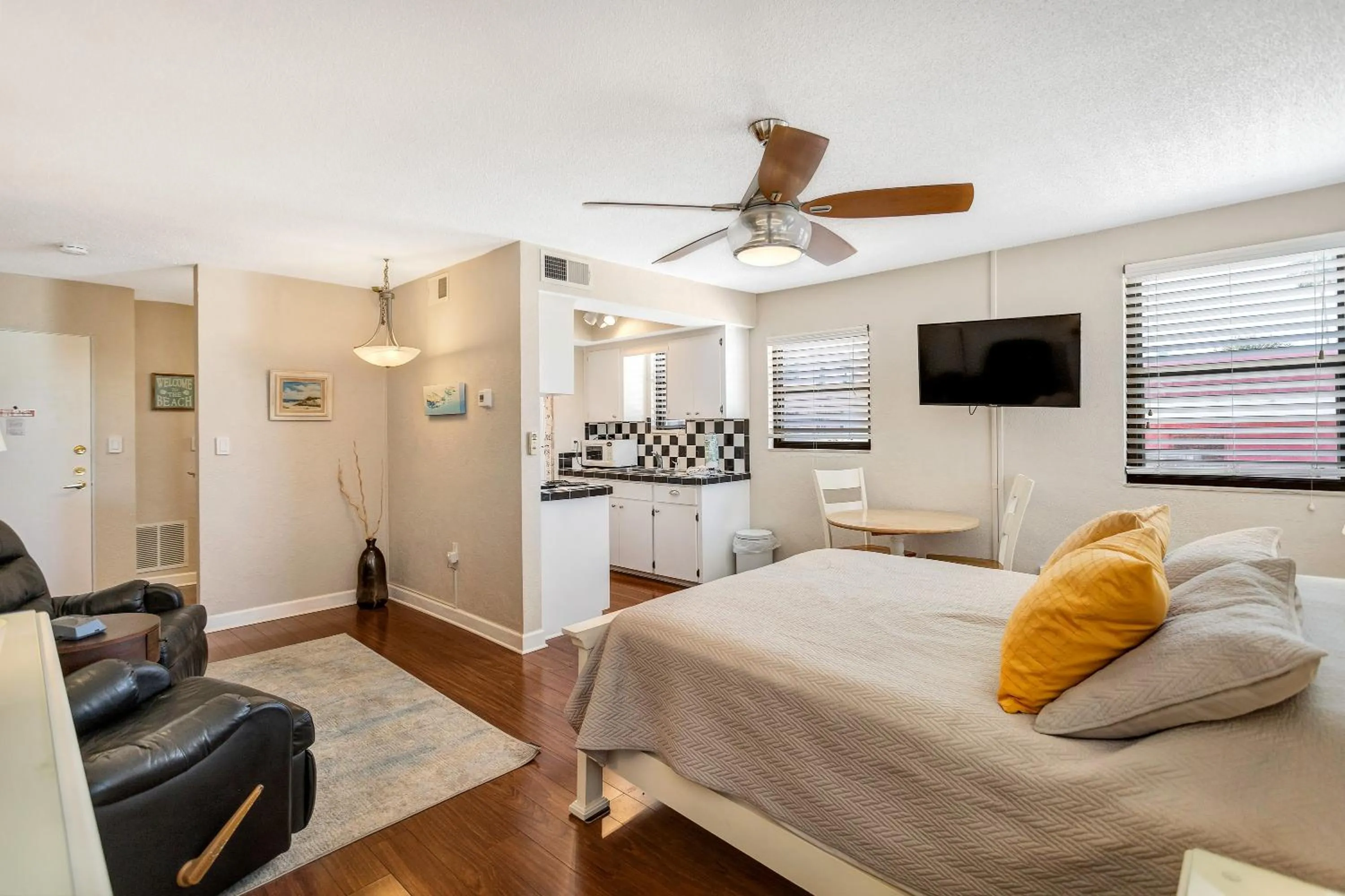 Photo of the whole room, Bed in Gulf Winds Resort by Travel Resort Services