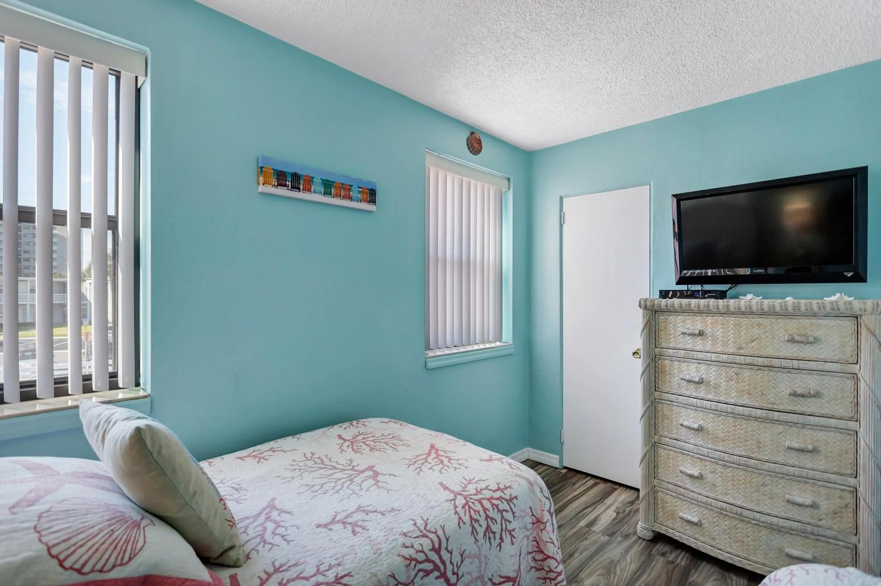 TV and multimedia, Bed in Gulf Winds Resort by Travel Resort Services