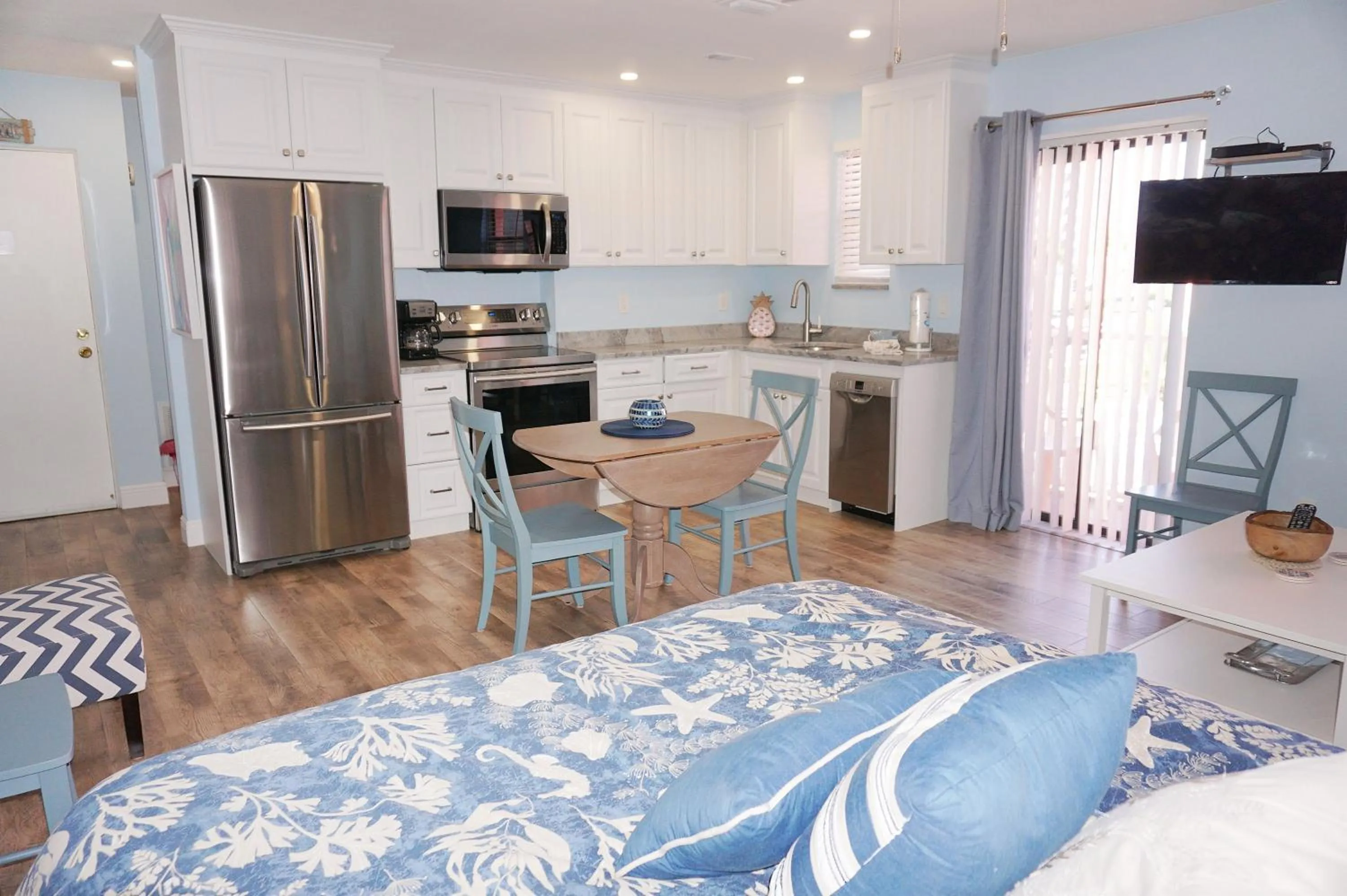 Kitchen or kitchenette in Gulf Winds Resort by Travel Resort Services