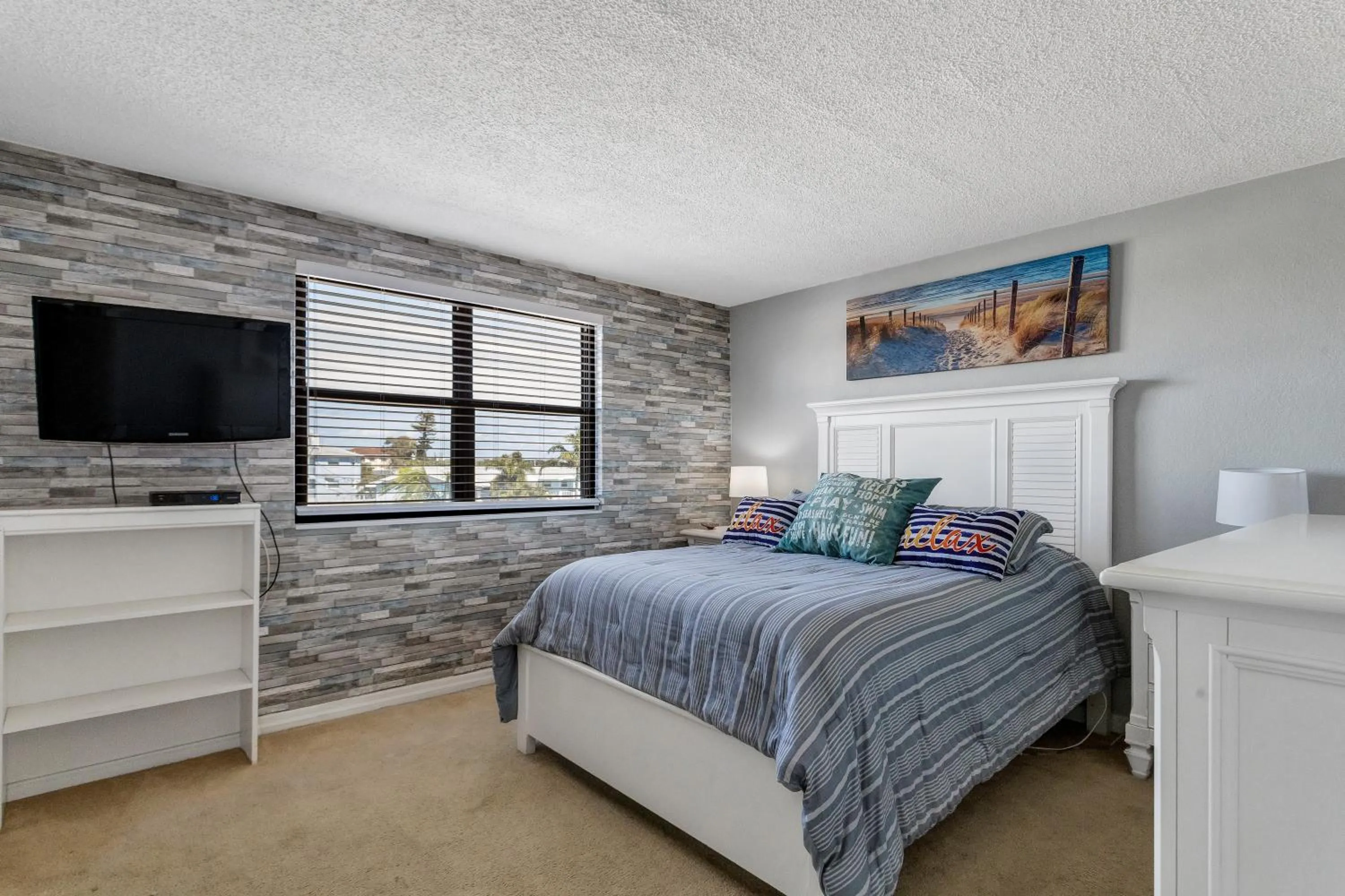 TV and multimedia, Bed in Gulf Winds Resort by Travel Resort Services