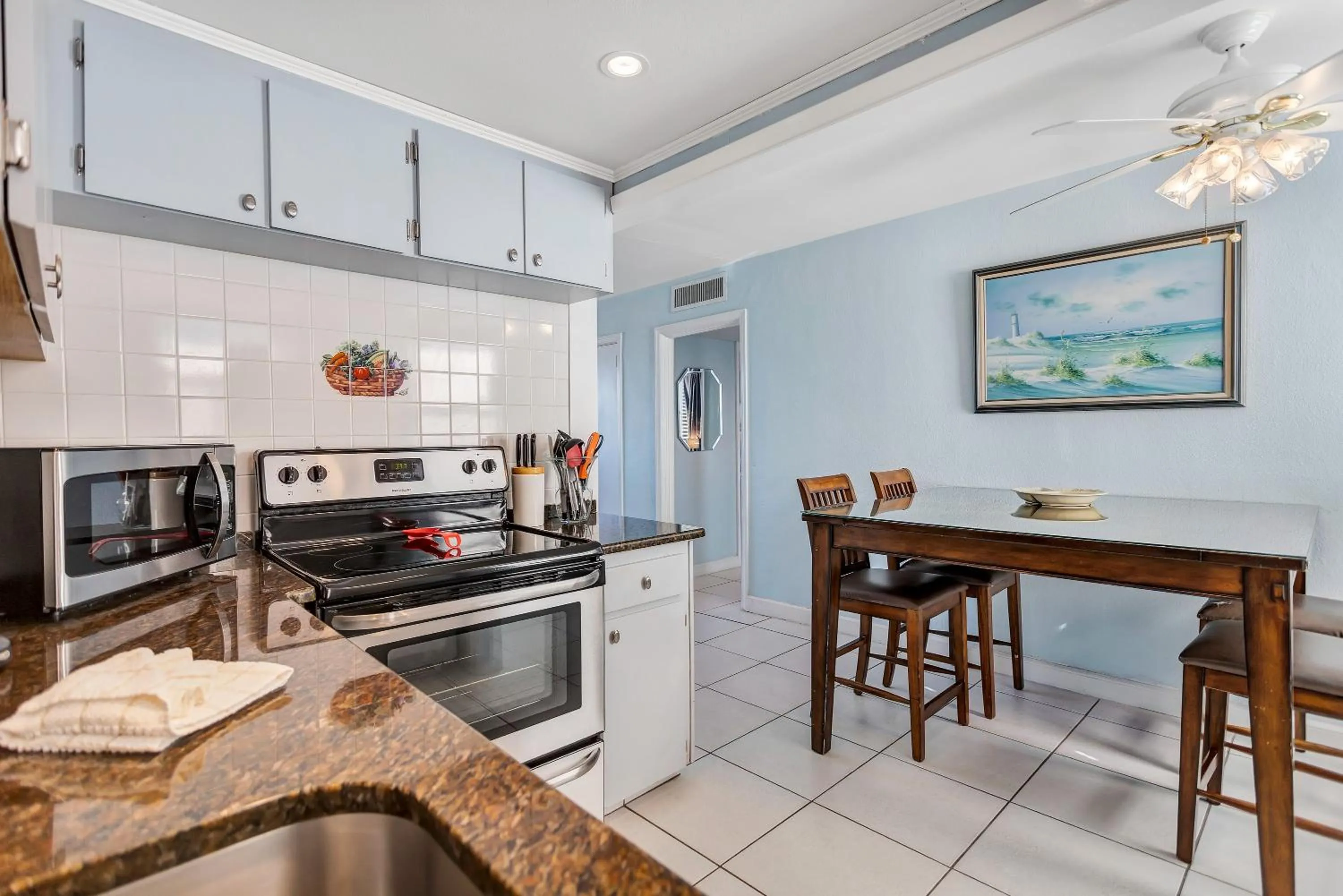 Kitchen or kitchenette in Gulf Winds Resort by Travel Resort Services