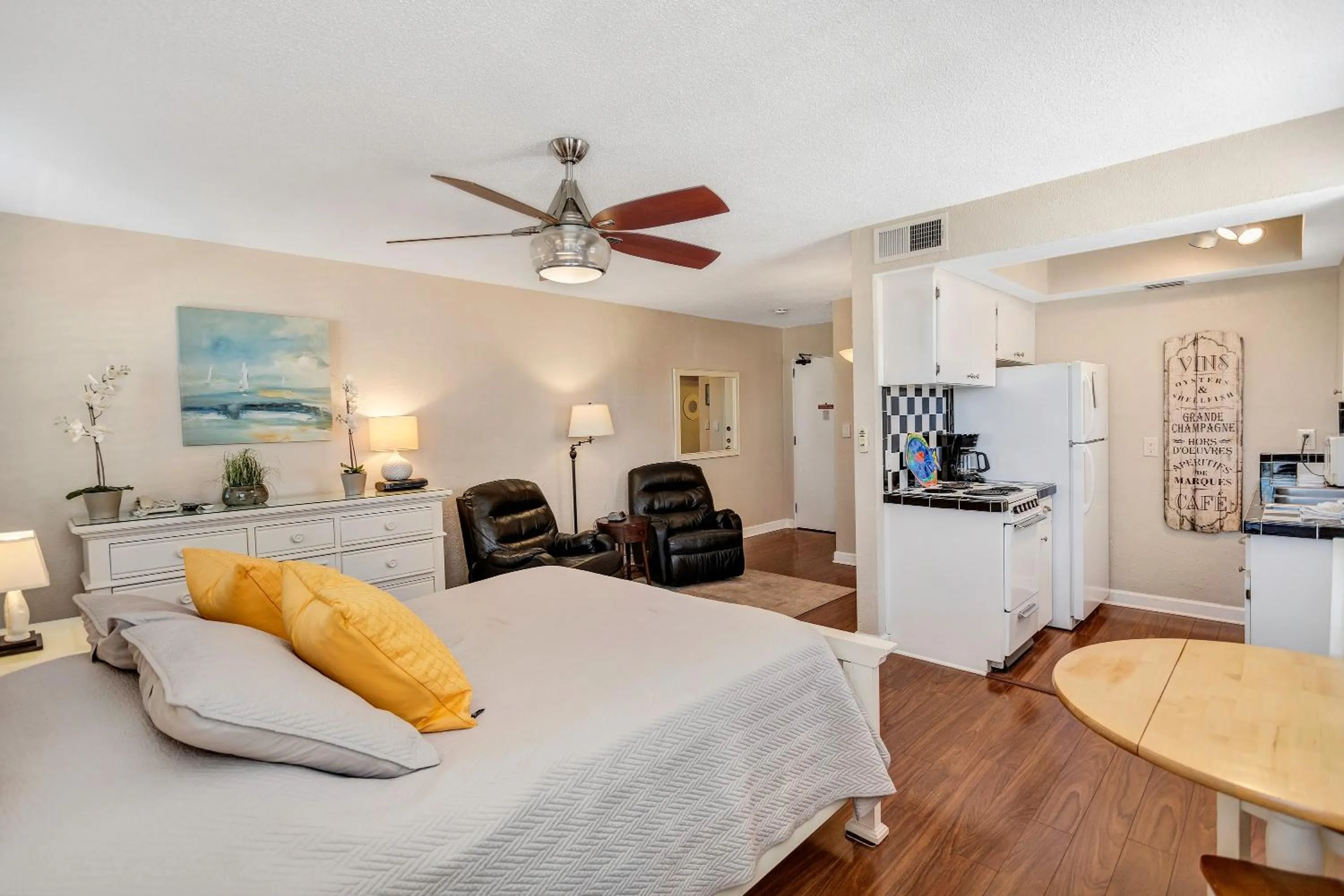 Photo of the whole room, Bed in Gulf Winds Resort by Travel Resort Services