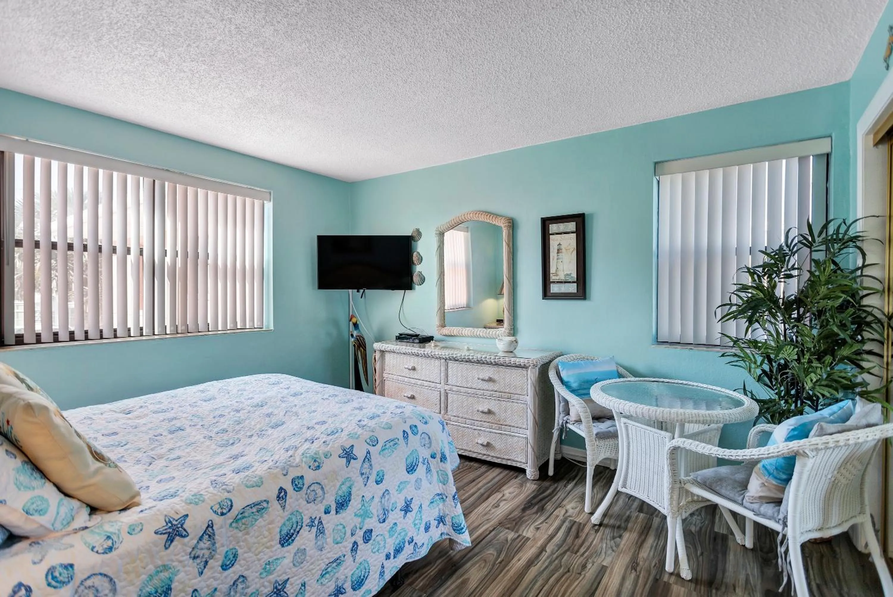 Photo of the whole room, Bed in Gulf Winds Resort by Travel Resort Services