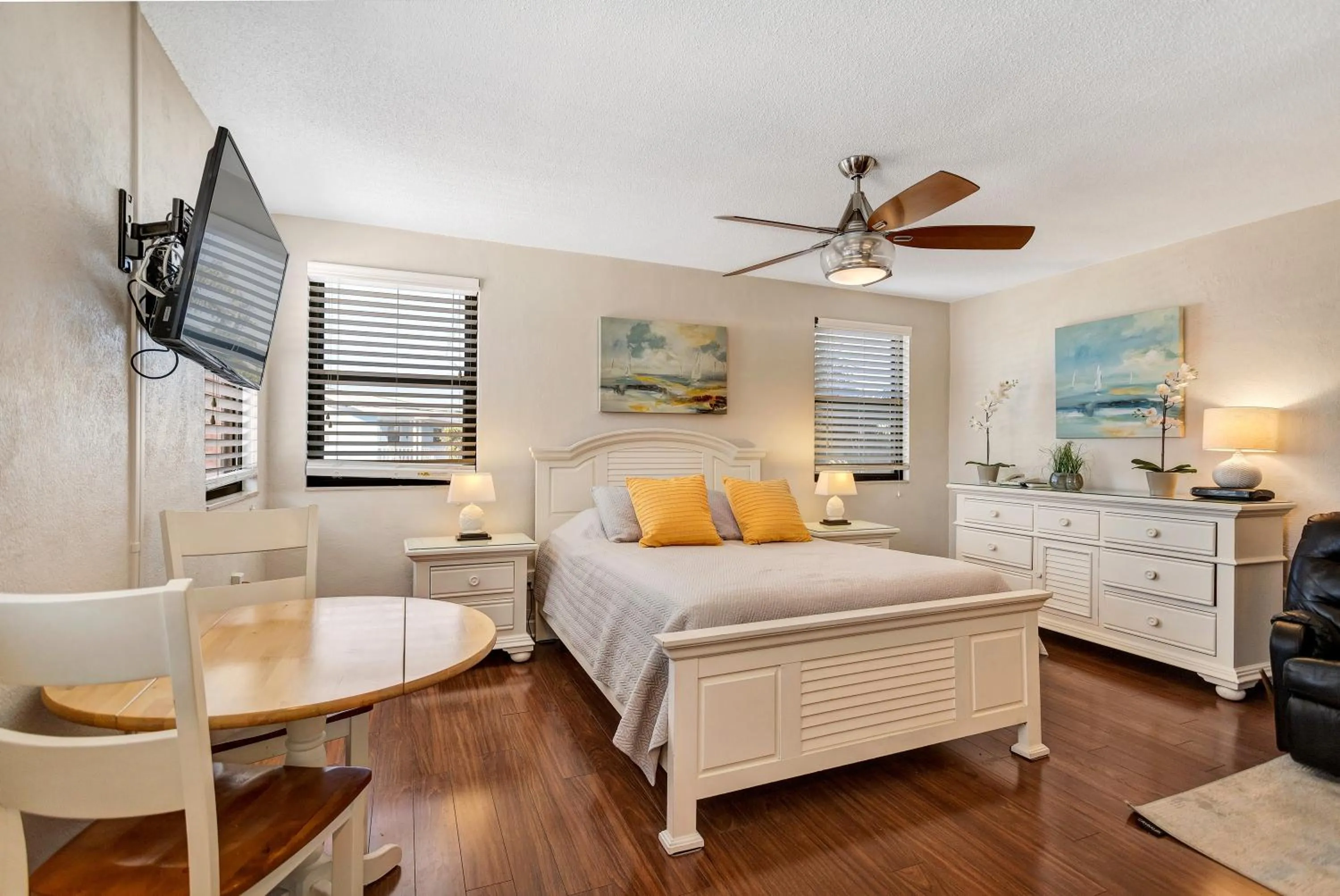 Photo of the whole room, Bed in Gulf Winds Resort by Travel Resort Services