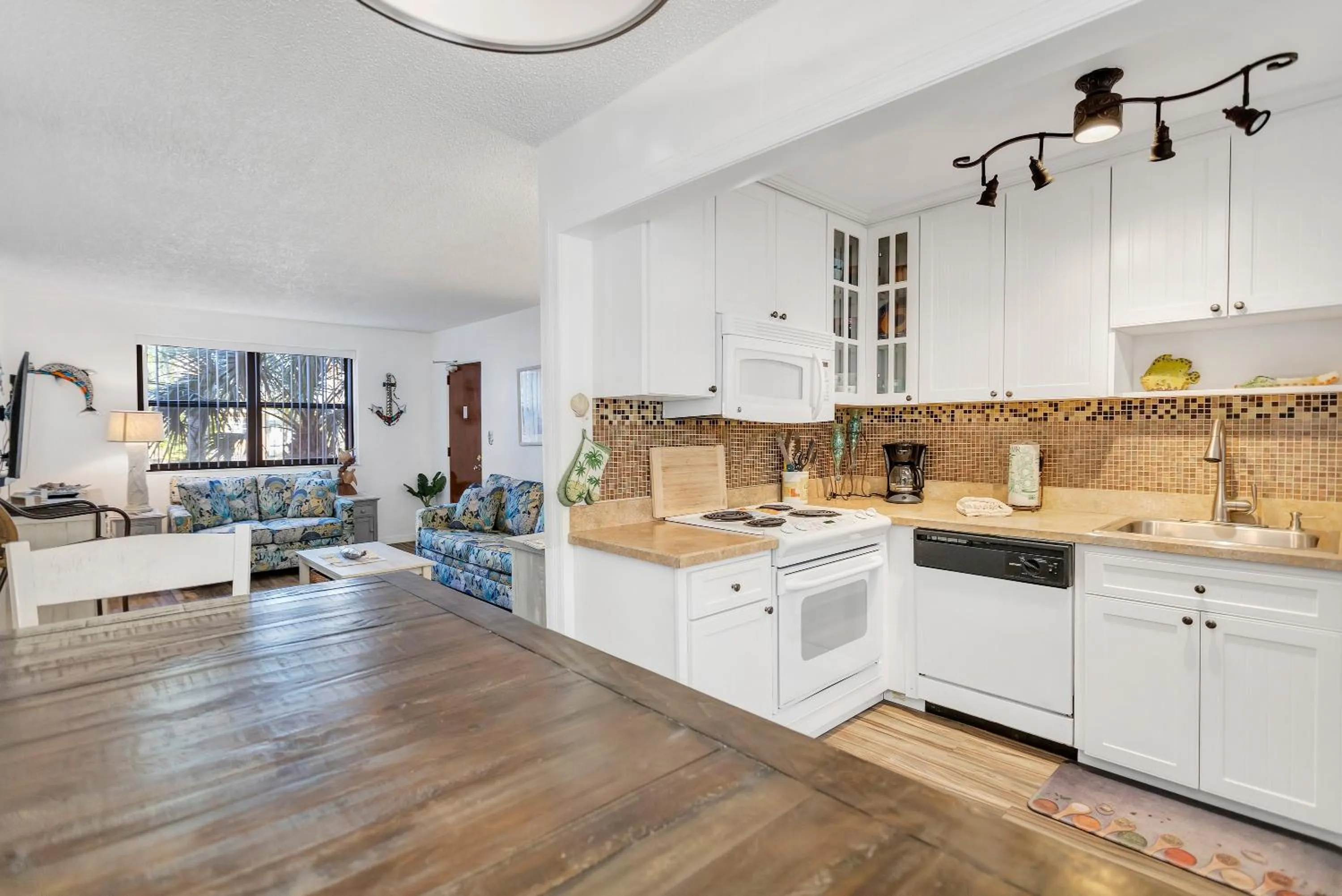 Kitchen or kitchenette in Gulf Winds Resort by Travel Resort Services