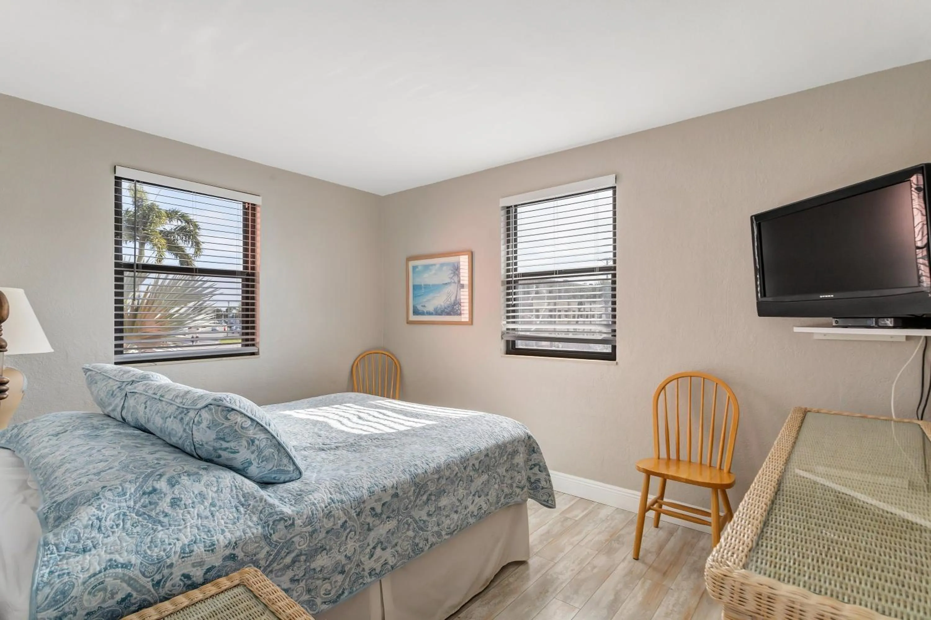 TV and multimedia, Bed in Gulf Winds Resort by Travel Resort Services