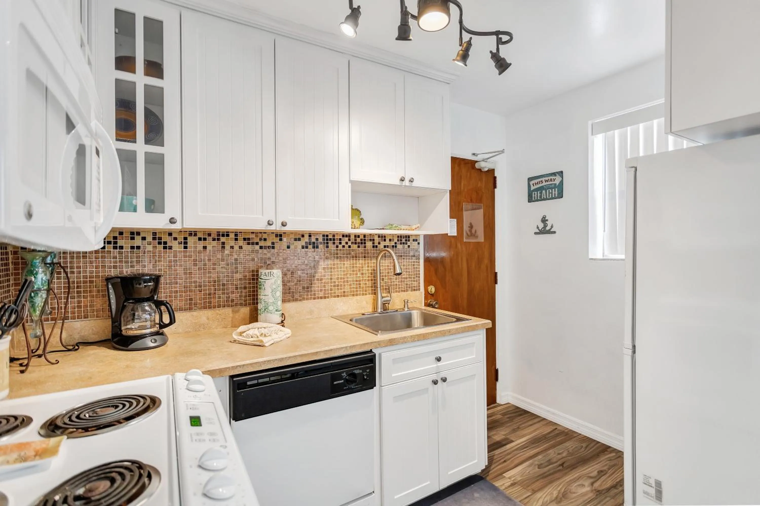 Kitchen or kitchenette in Gulf Winds Resort by Travel Resort Services