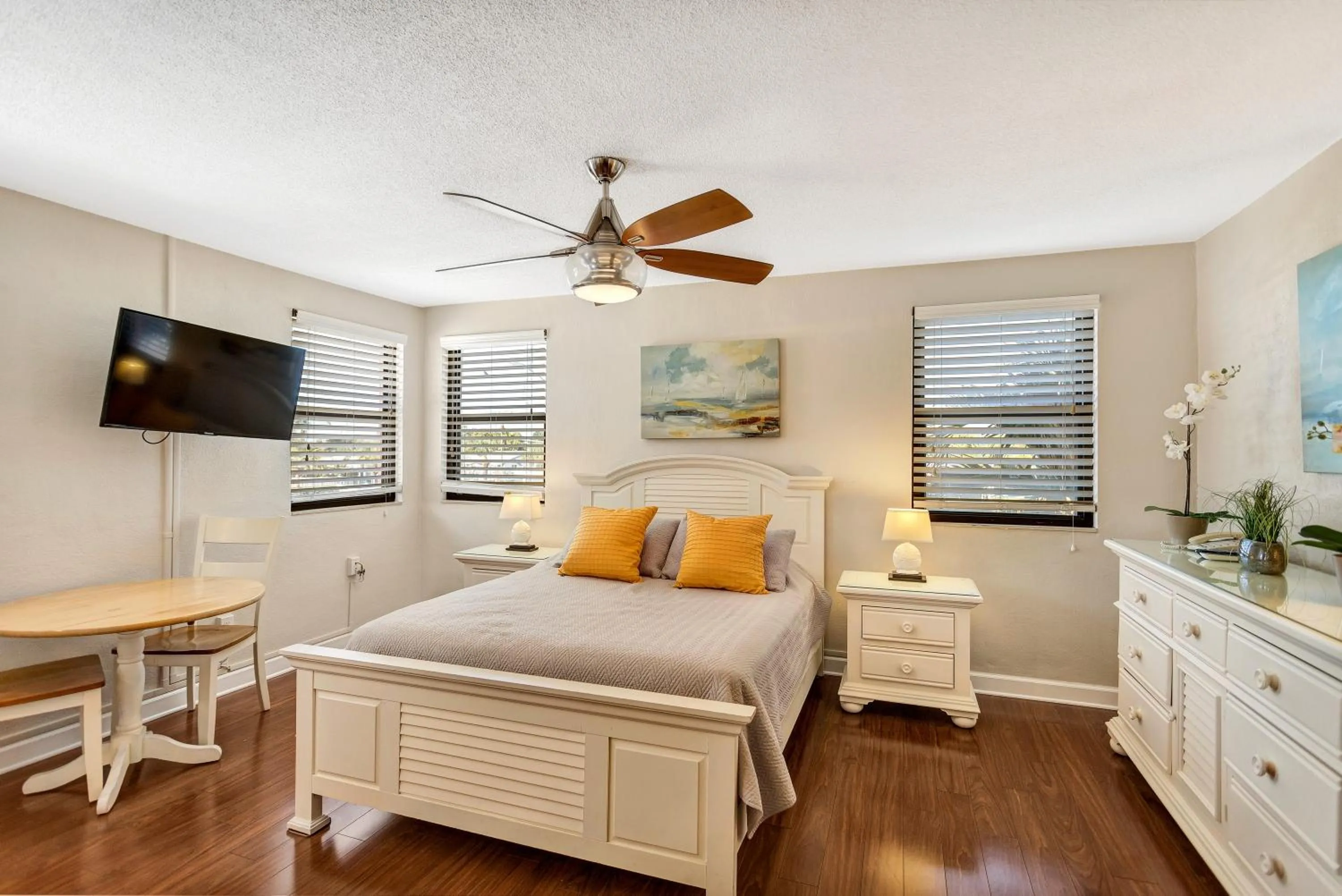 Bedroom, Bed in Gulf Winds Resort by Travel Resort Services