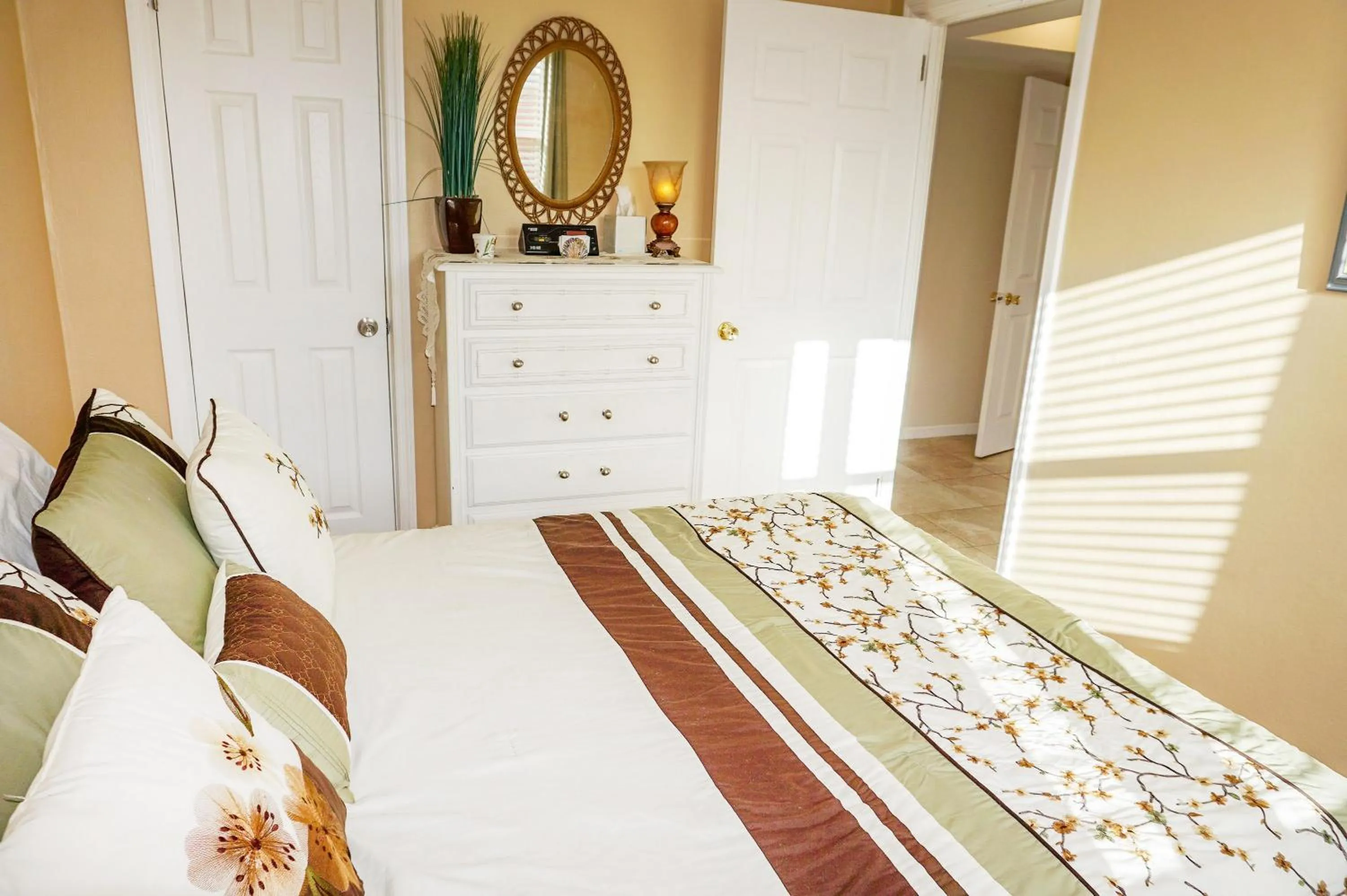 Bedroom, Bed in Gulf Winds Resort by Travel Resort Services