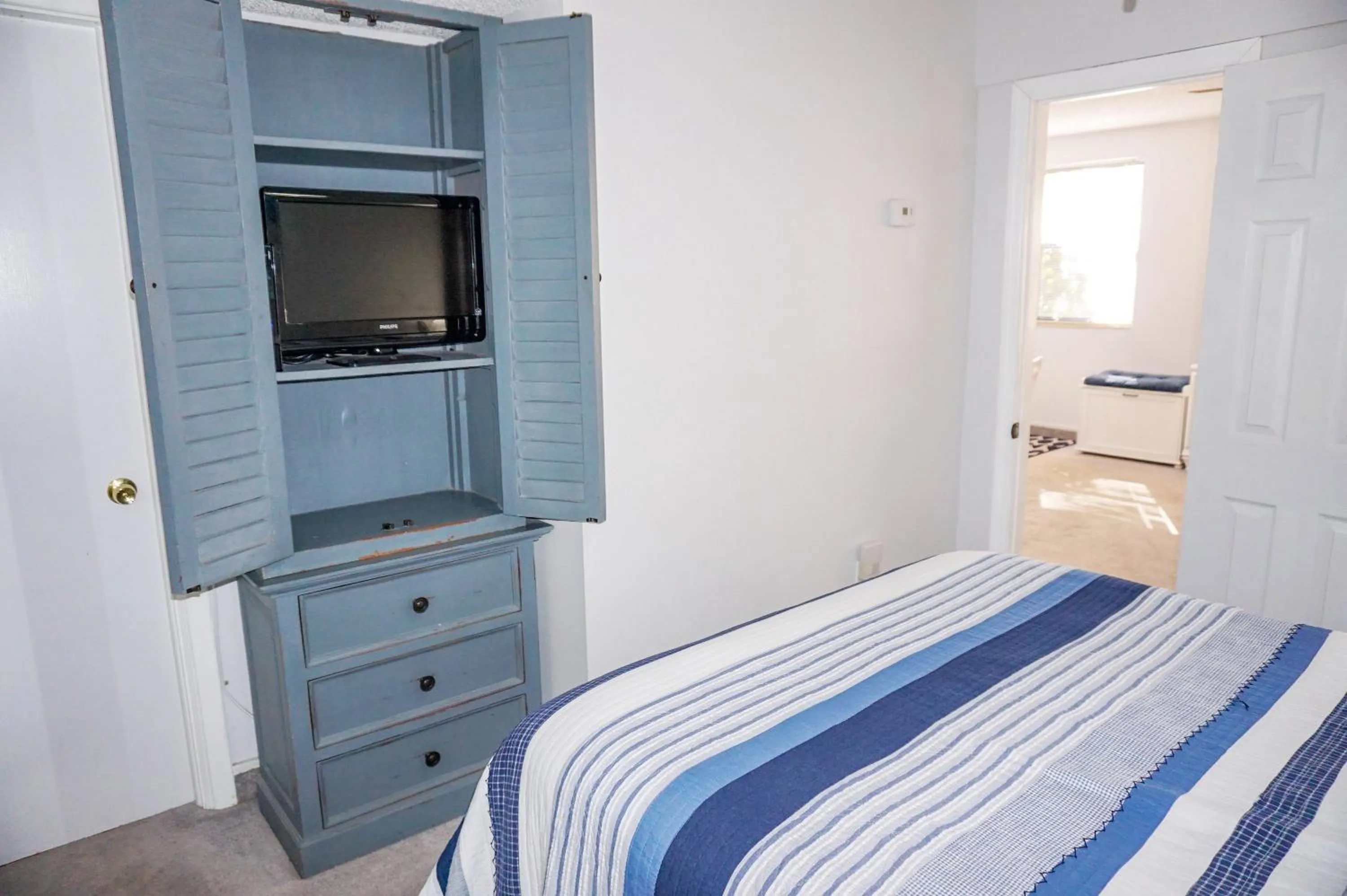 TV and multimedia, Bed in Gulf Winds Resort by Travel Resort Services