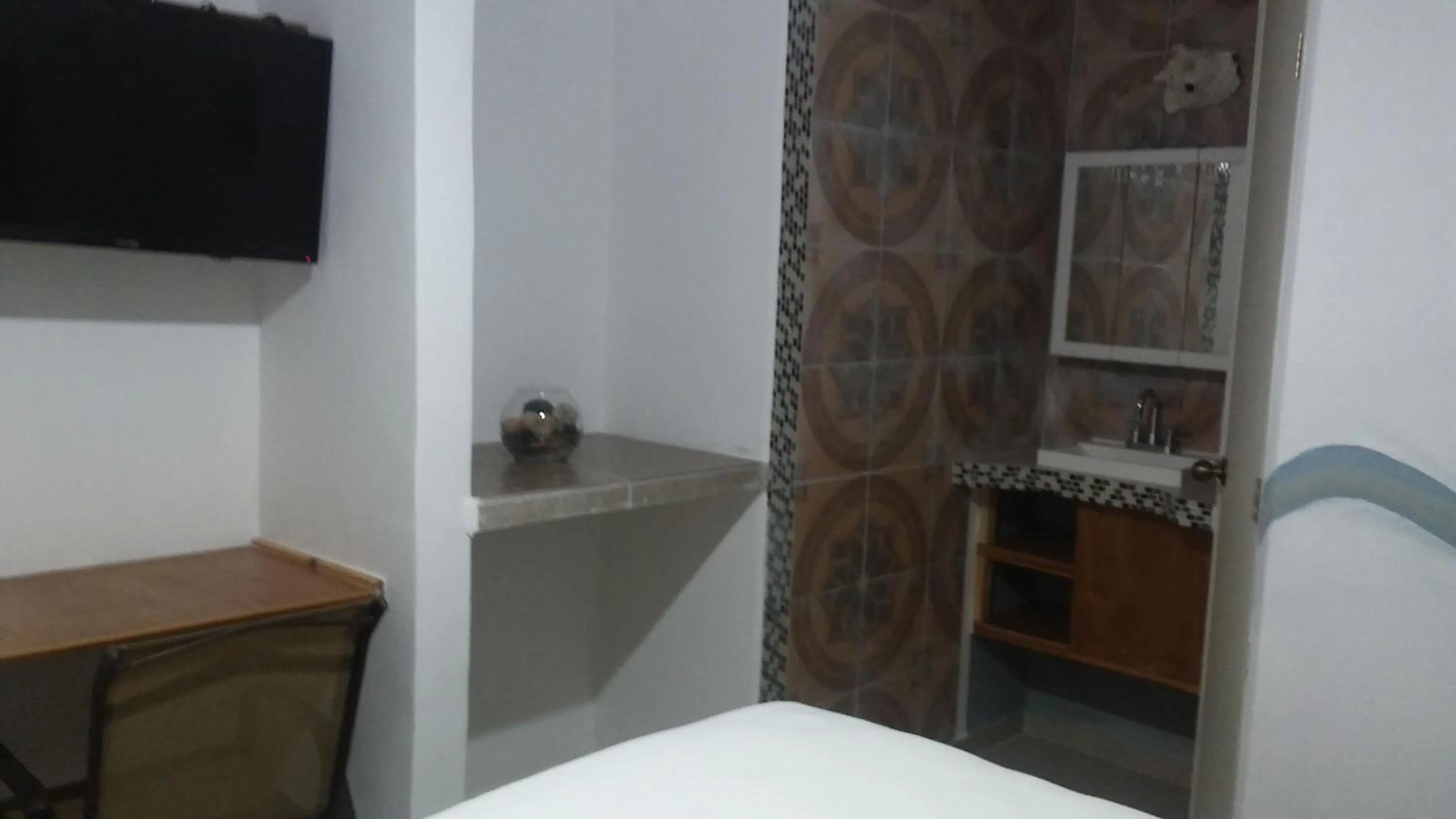 Decorative detail, Bed in Buenos Días Guest House